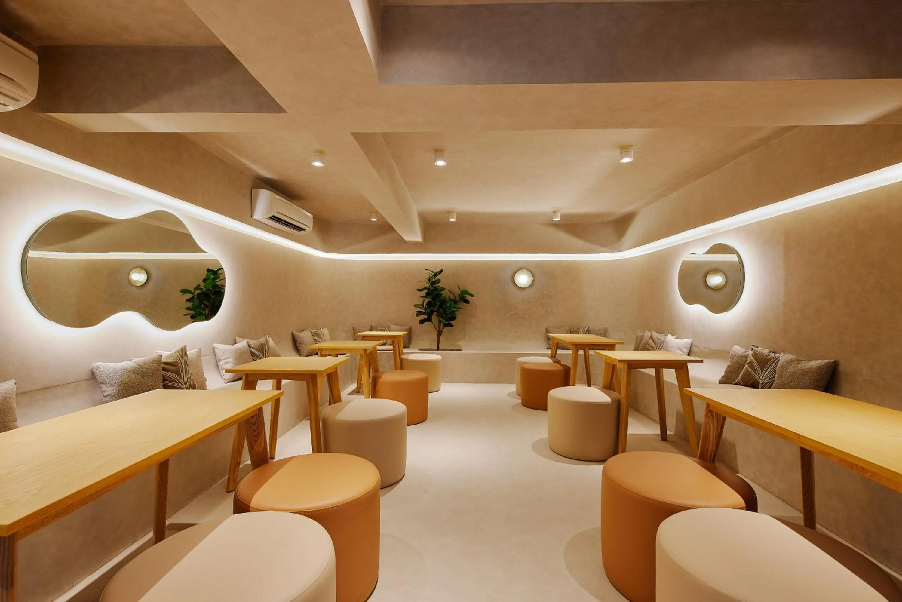 Restaurant/places to eat in Lloyd's Inn Kuala Lumpur