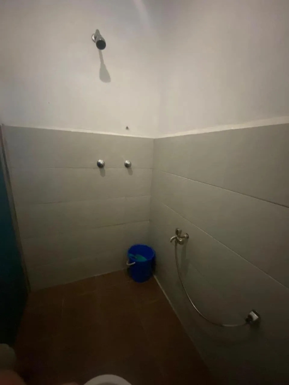 Bathroom in OYO 90910 Homestay D Lalang Inn