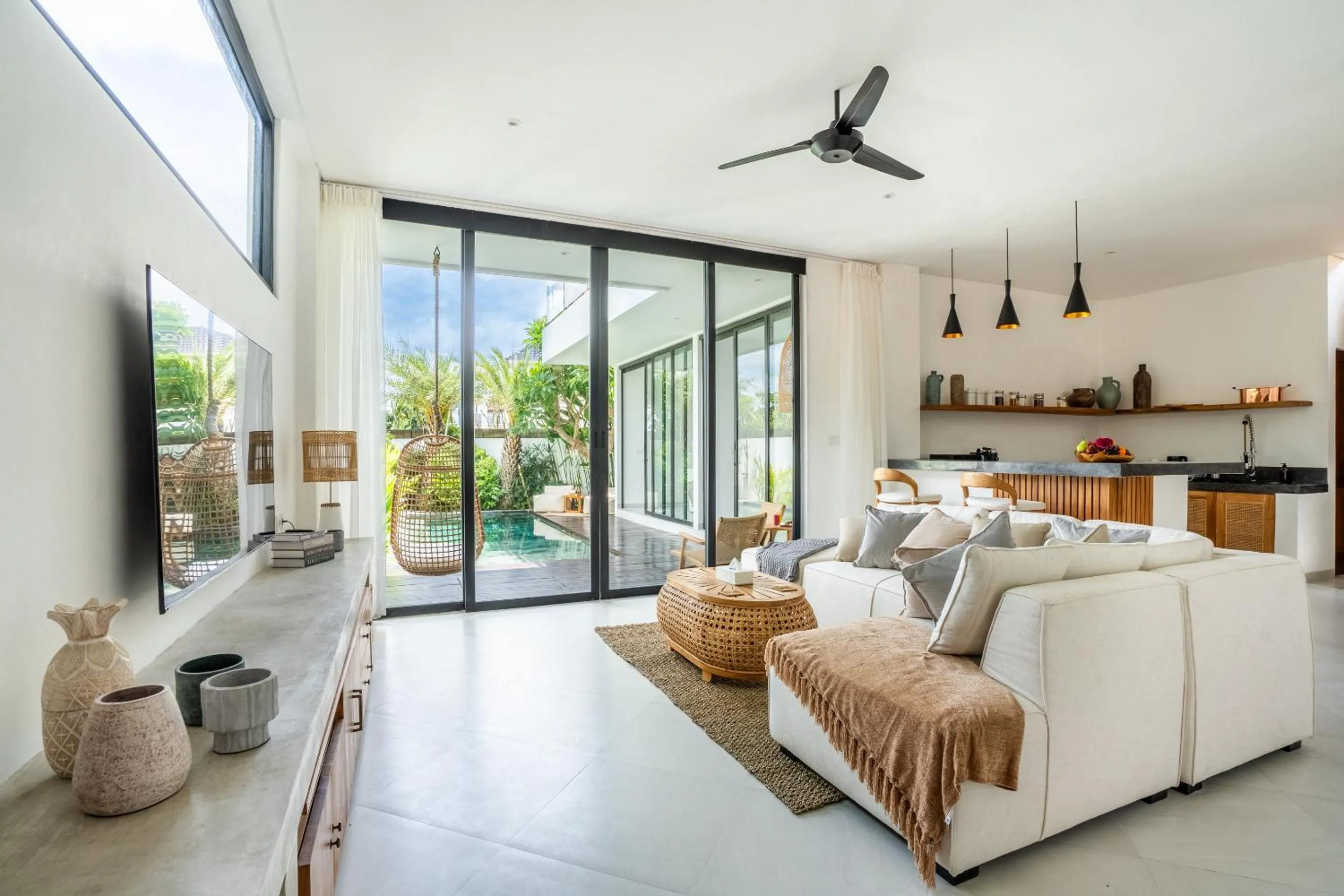 TV and multimedia in Villa Ozkar - Elegant 3-Bedroom Villa with Pool & Sunset Terrace