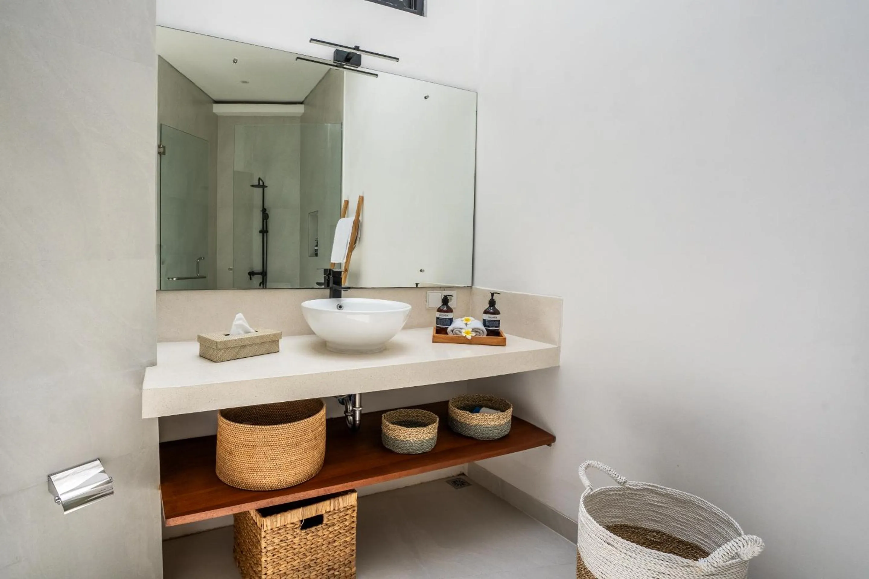 Shower in Villa Ozkar - Elegant 3-Bedroom Villa with Pool & Sunset Terrace