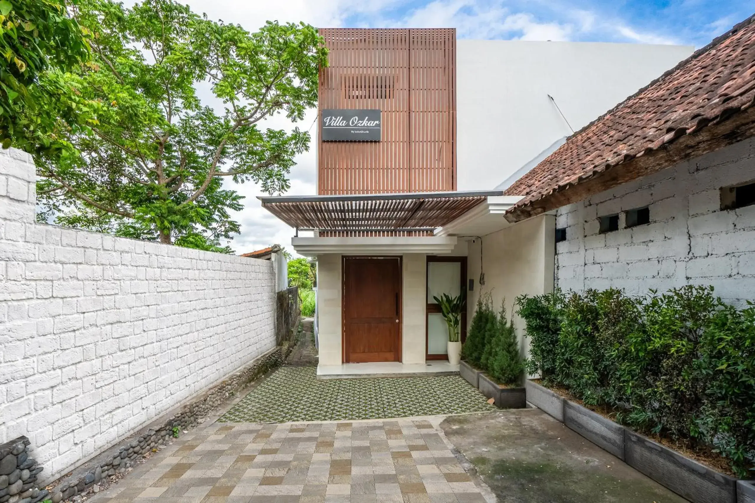 Three-Bedroom Villa in Villa Ozkar - Elegant 3-Bedroom Villa with Pool & Sunset Terrace Three-Bedroom Villa in Villa Ozkar - Elegant 3-Bedroom Villa with Pool & Sunset Terrace