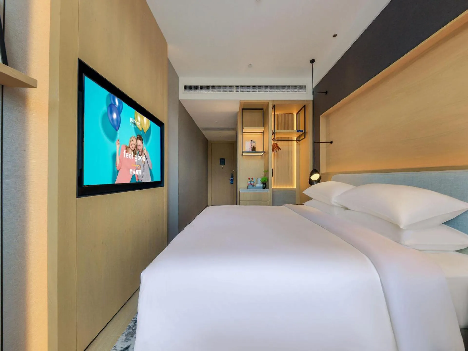 Photo of the whole room, Bed in Park Inn by Radisson Zhuhai Gaolan Port