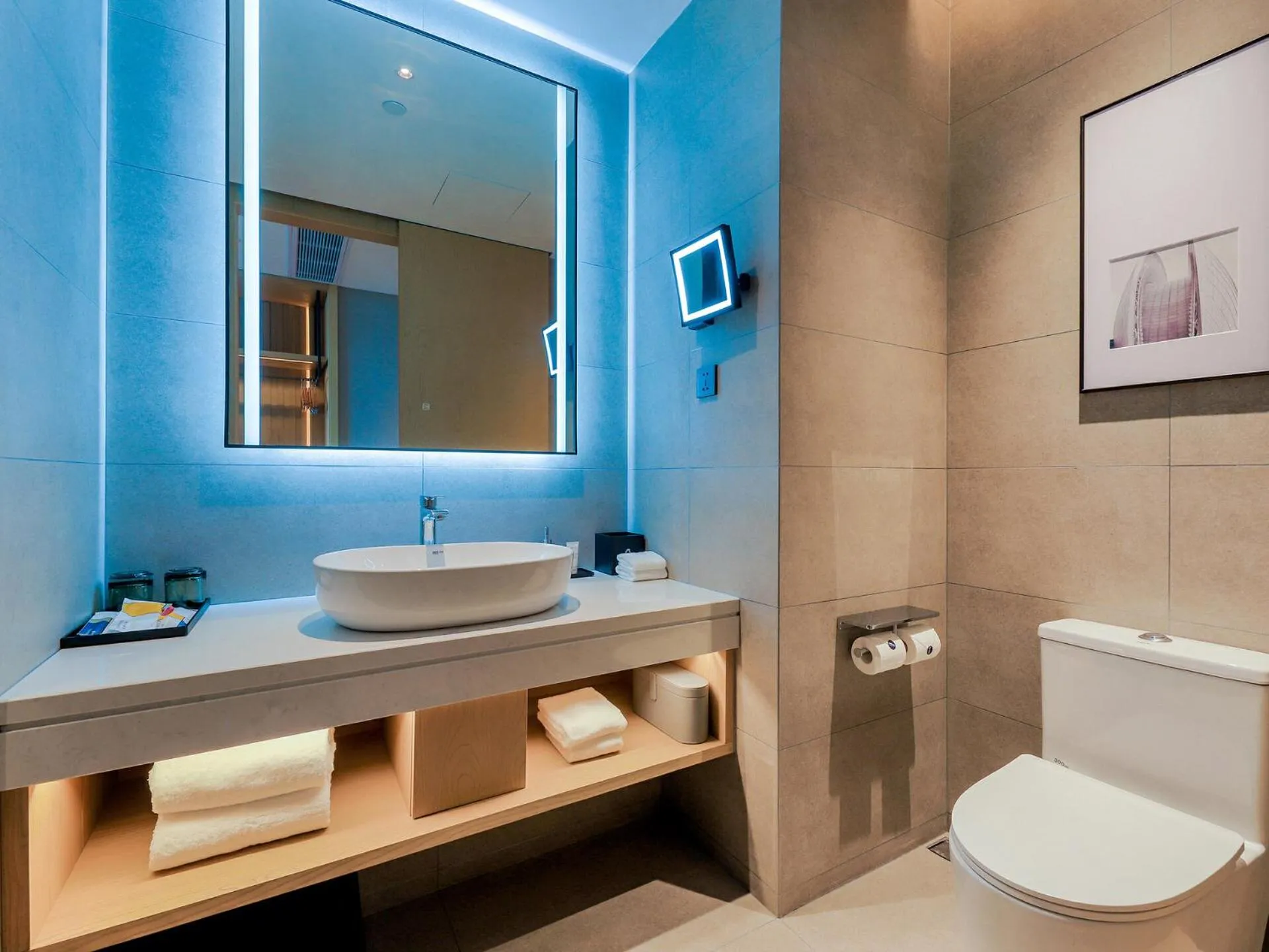 Bathroom in Park Inn by Radisson Zhuhai Gaolan Port