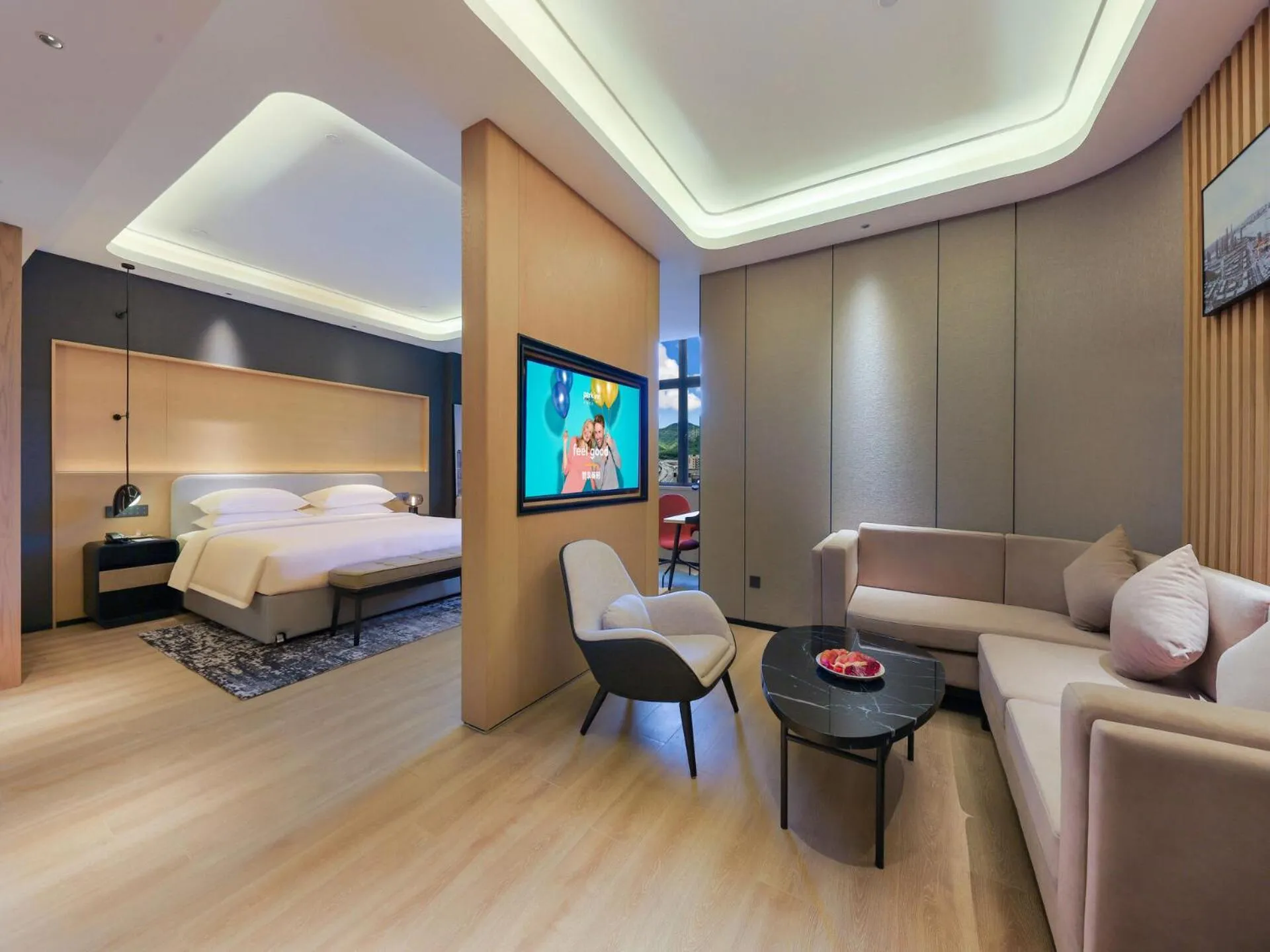Photo of the whole room, Bed in Park Inn by Radisson Zhuhai Gaolan Port