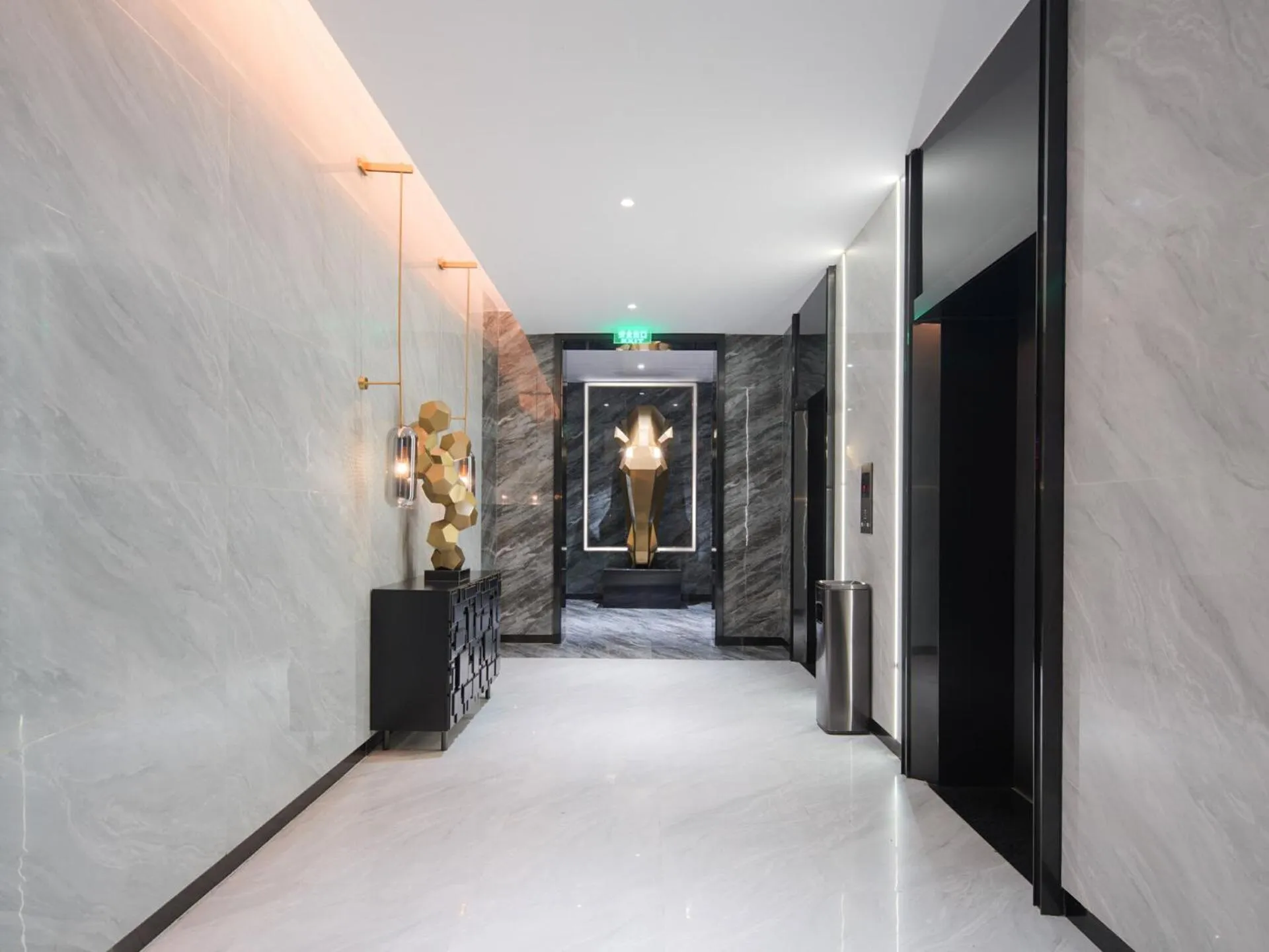 Park Inn by Radisson Hanzhong Central Square & High speed rail station