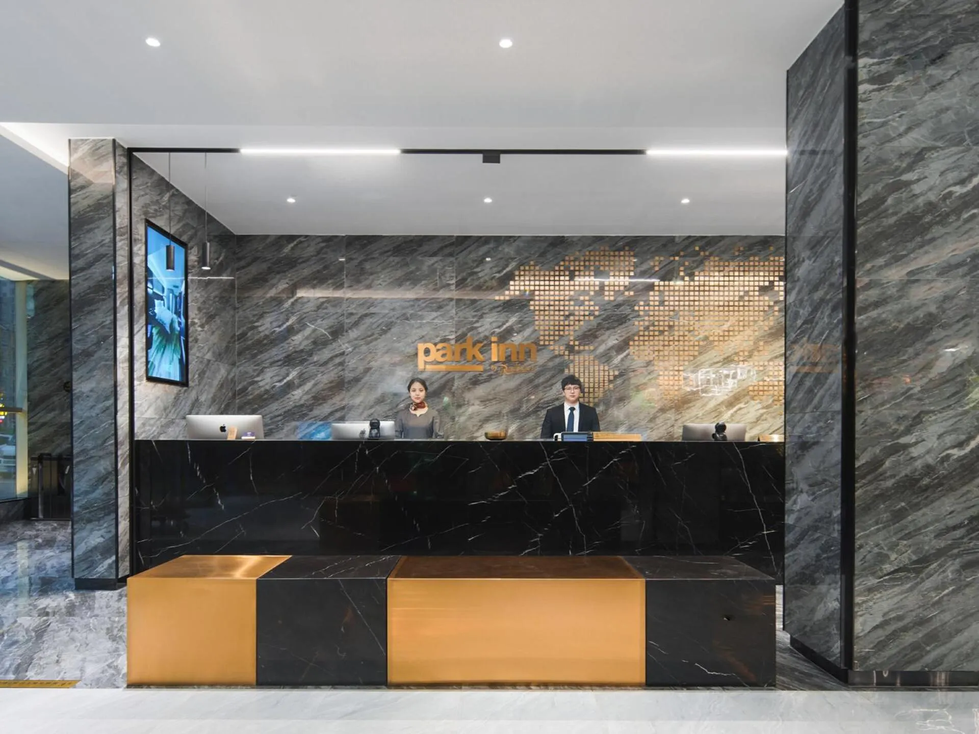 Park Inn by Radisson Hanzhong Central Square & High speed rail station