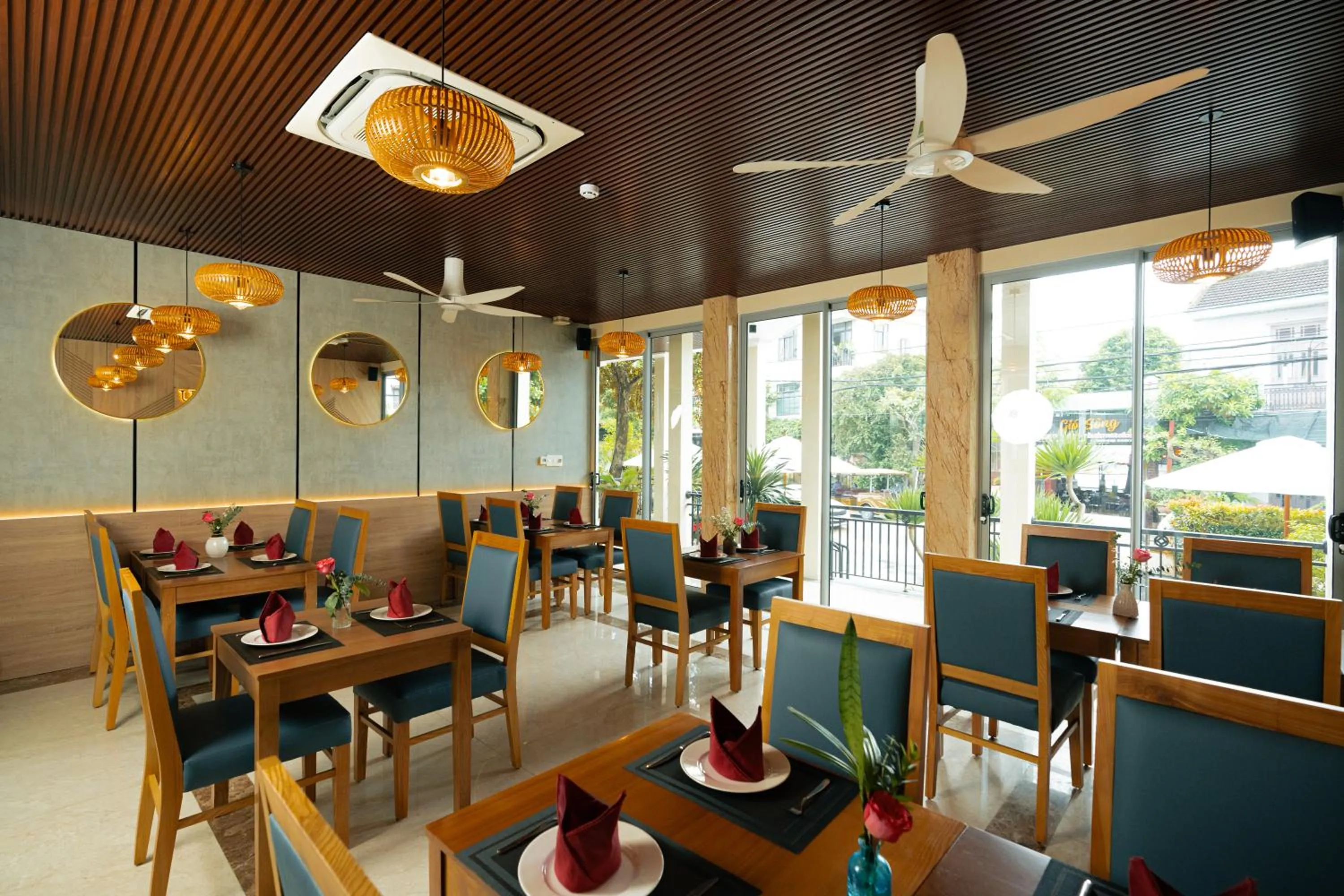 Restaurant/places to eat in Full Moon Apartments & Villa - Hoi An