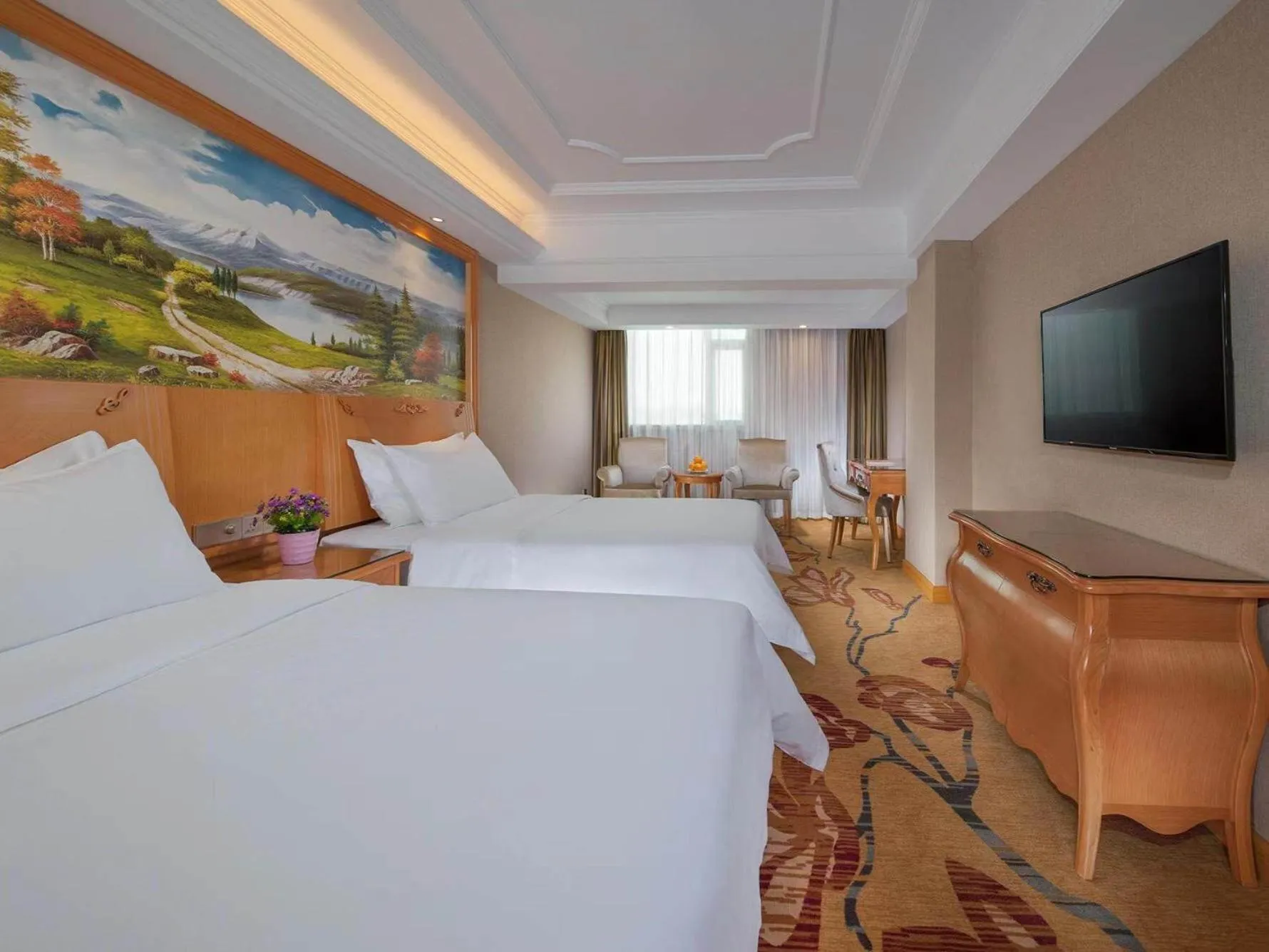Bed in Vienna International Hotel Shenzhen Longhua Xiken