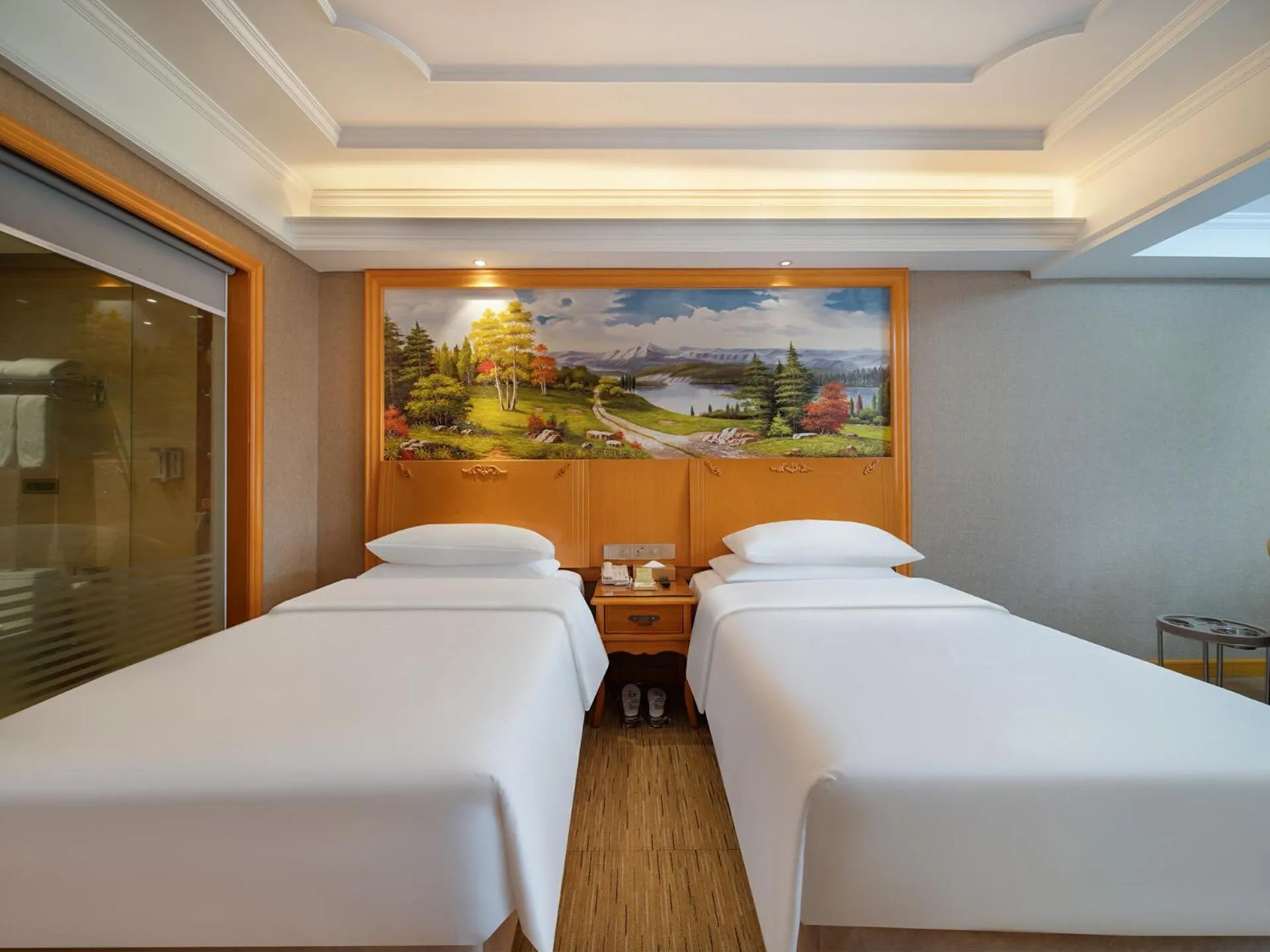 Bed in Vienna International Hotel Shenzhen Longhua Xiken