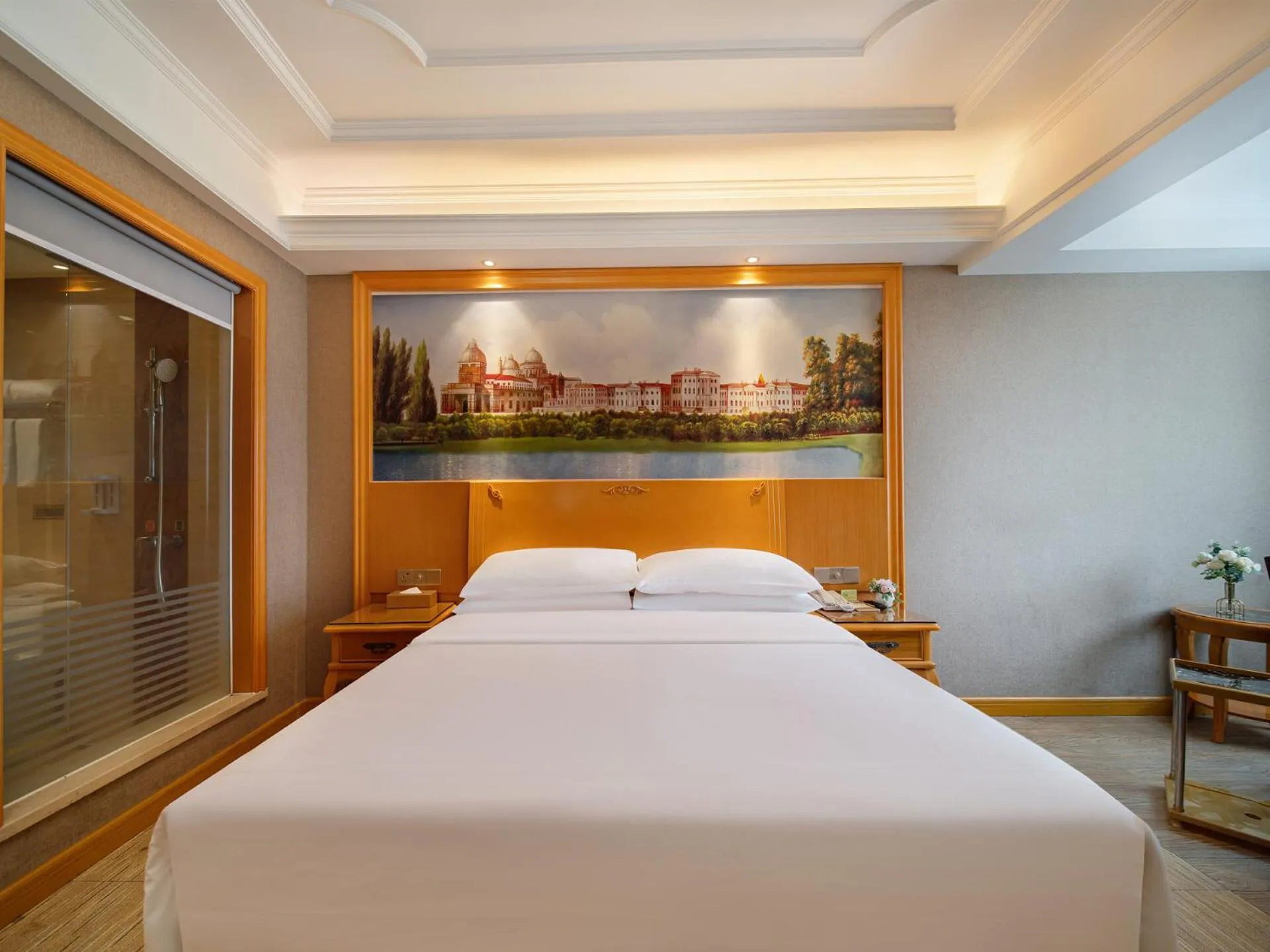 Bed in Vienna International Hotel Shenzhen Longhua Xiken