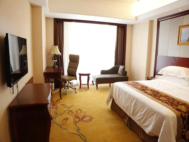 Bed in Vienna International Hotel Shanghai Hongqiao Airport Convention and Exhibition Center Huaxu Highway