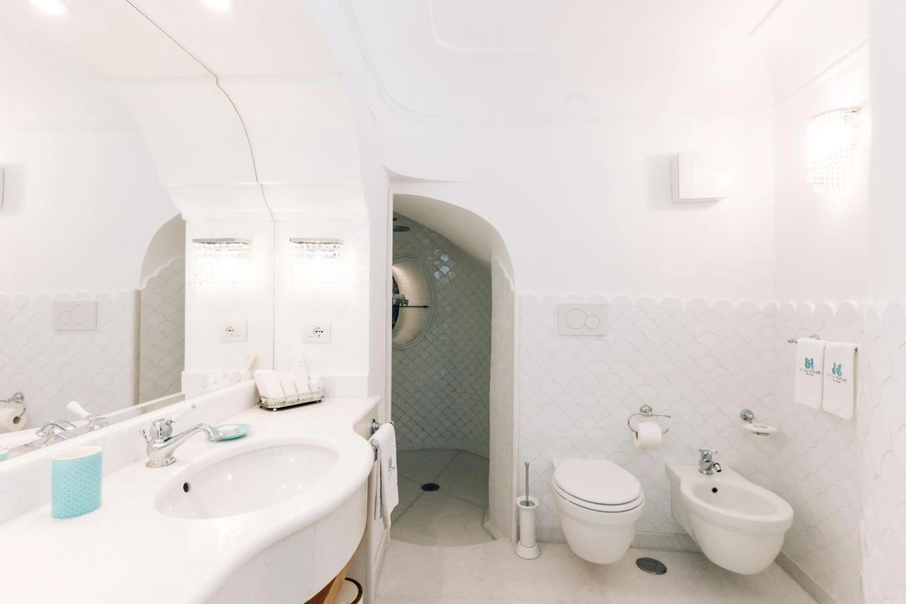 Shower in Villa Boheme Exclusive Luxury Suites