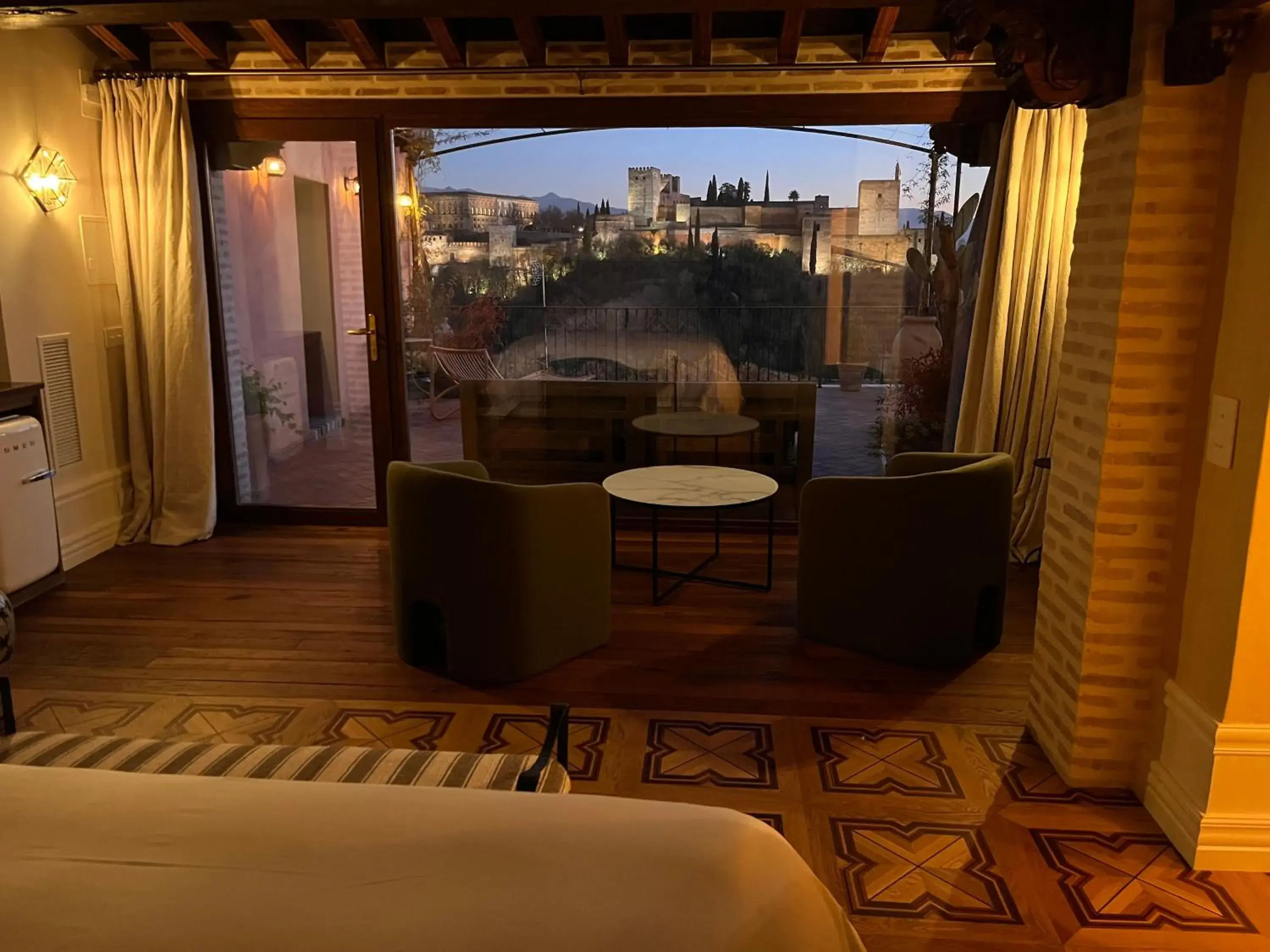 Deluxe Double Room with Castle View in La Casa JuanRanas Deluxe Double Room with Castle View in La Casa JuanRanas