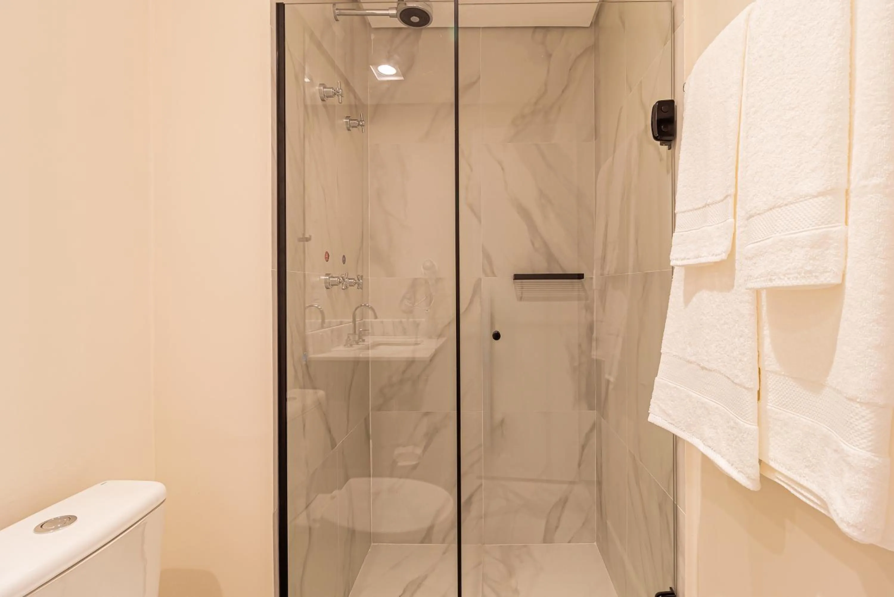 Shower in Iconyc House of Charlie