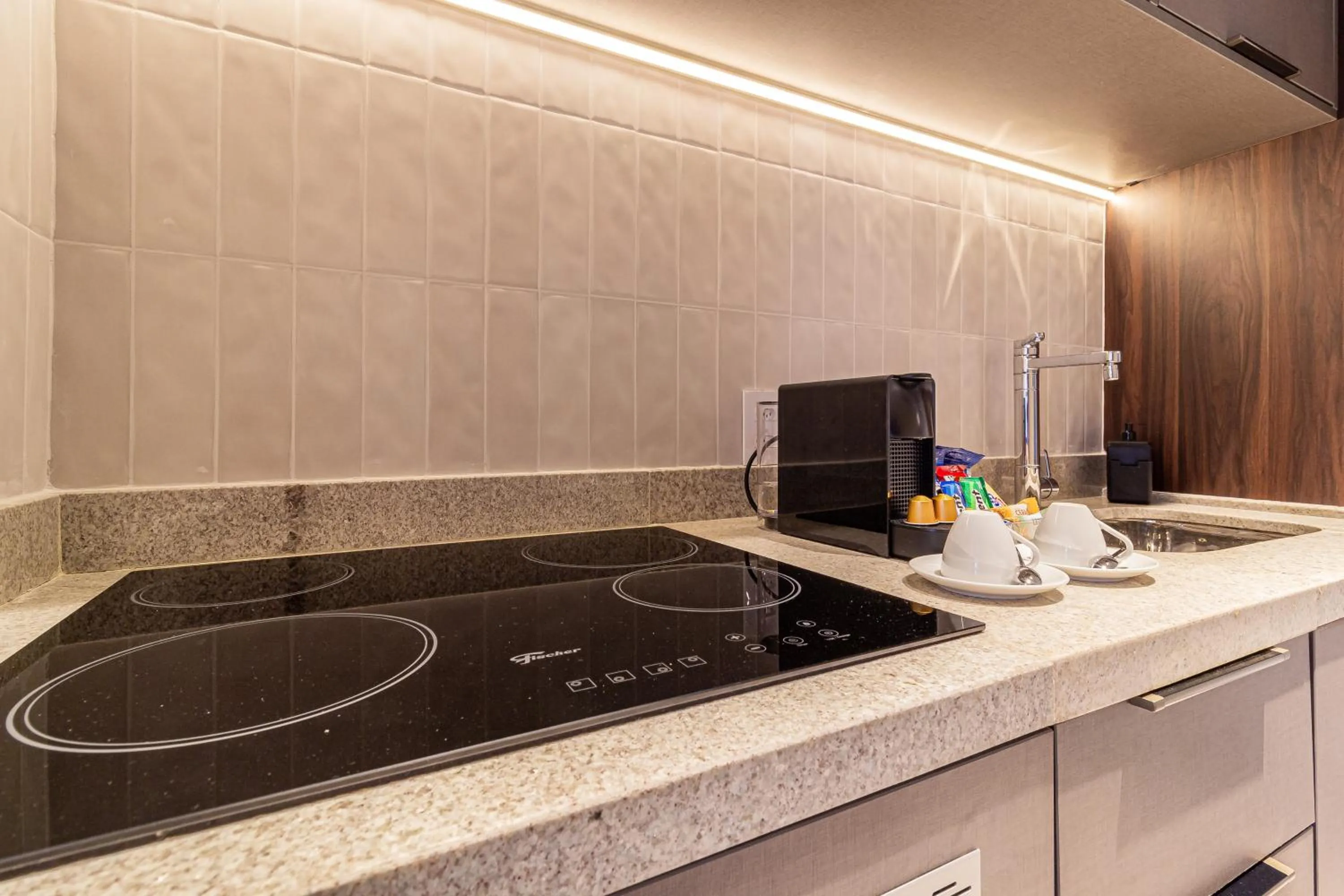 Coffee/tea facilities in Iconyc House of Charlie