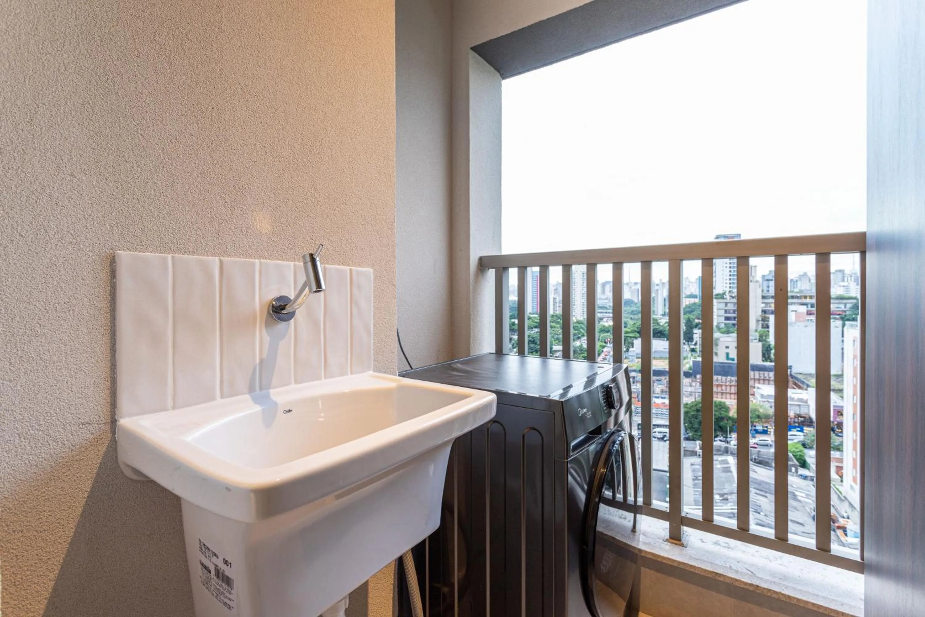 Area and facilities in Iconyc House of Charlie