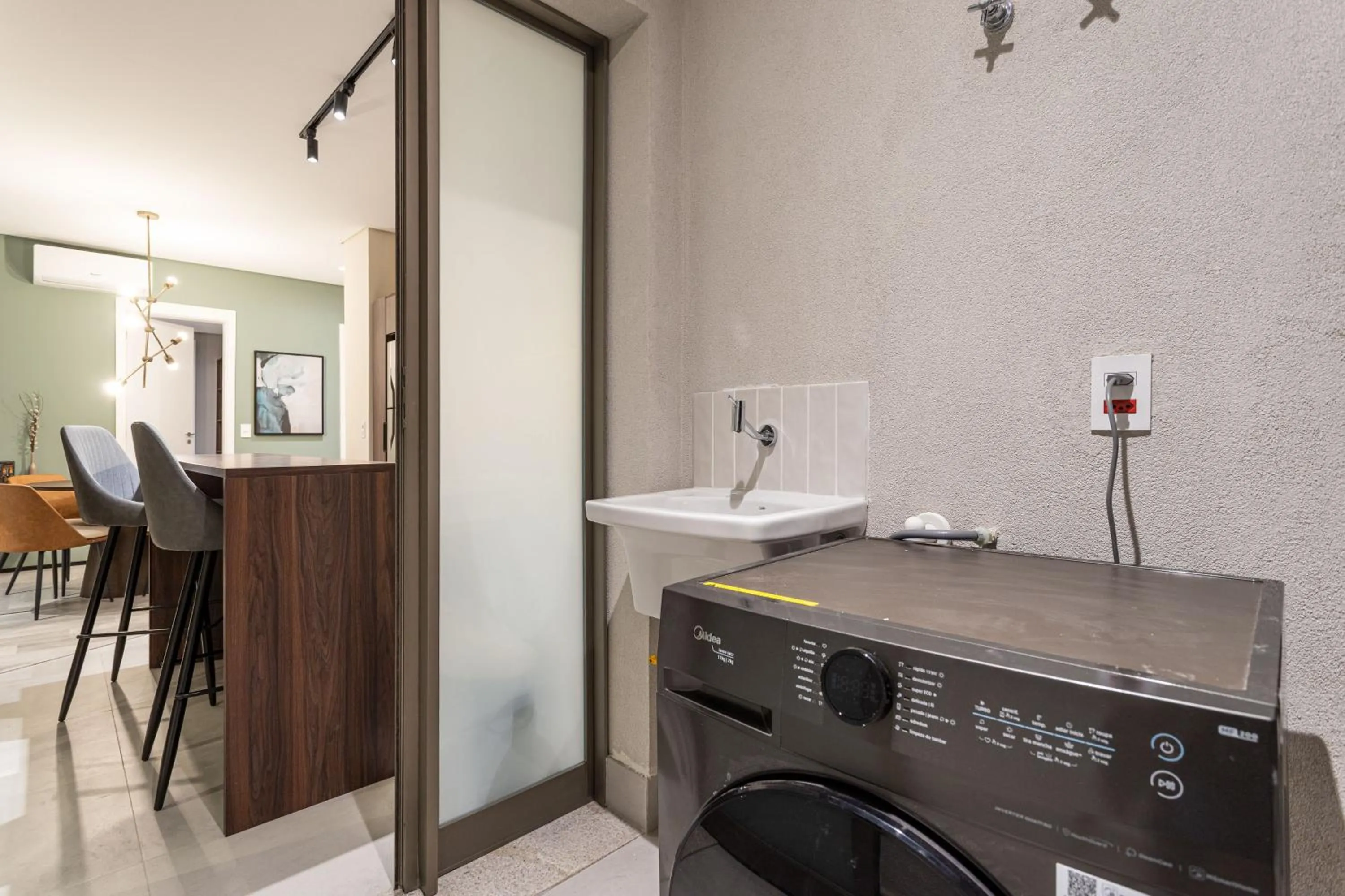 laundry in Iconyc House of Charlie