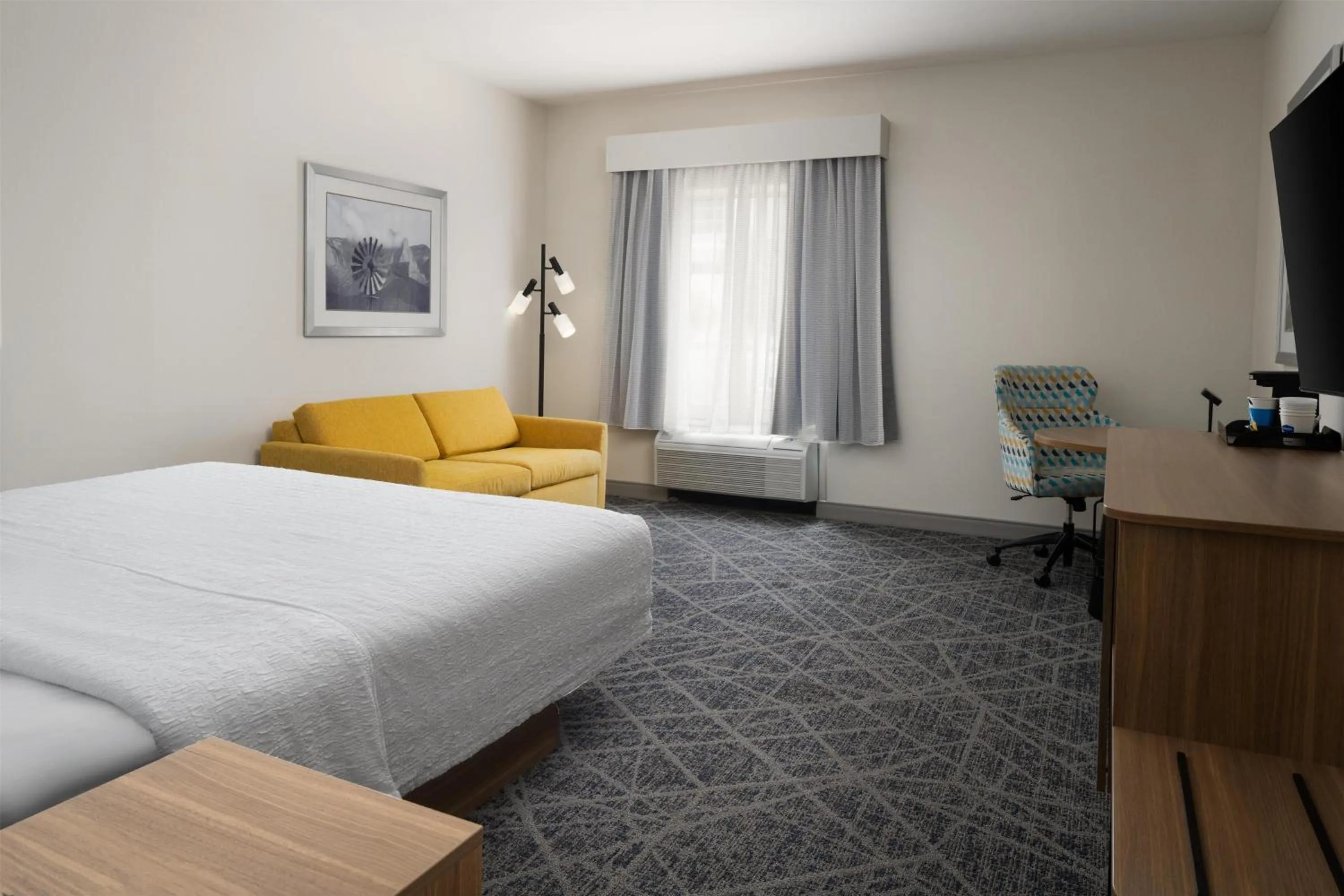 Living room, Bed in Hampton Inn & Suites Albuquerque North/I-25