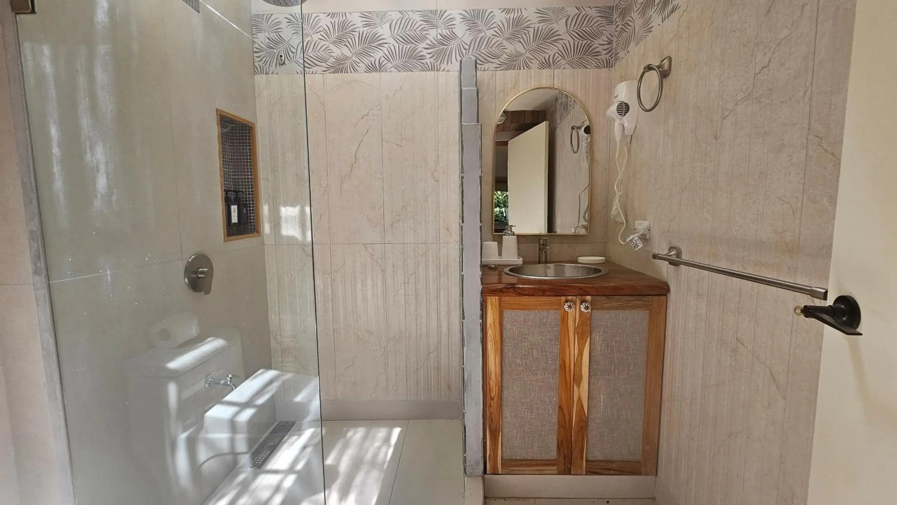 Deluxe King Room - single occupancy in Dreamcatcher Hotel - Live the Dream of Santa Teresa Deluxe King Room - single occupancy in Dreamcatcher Hotel - Live the Dream of Santa Teresa