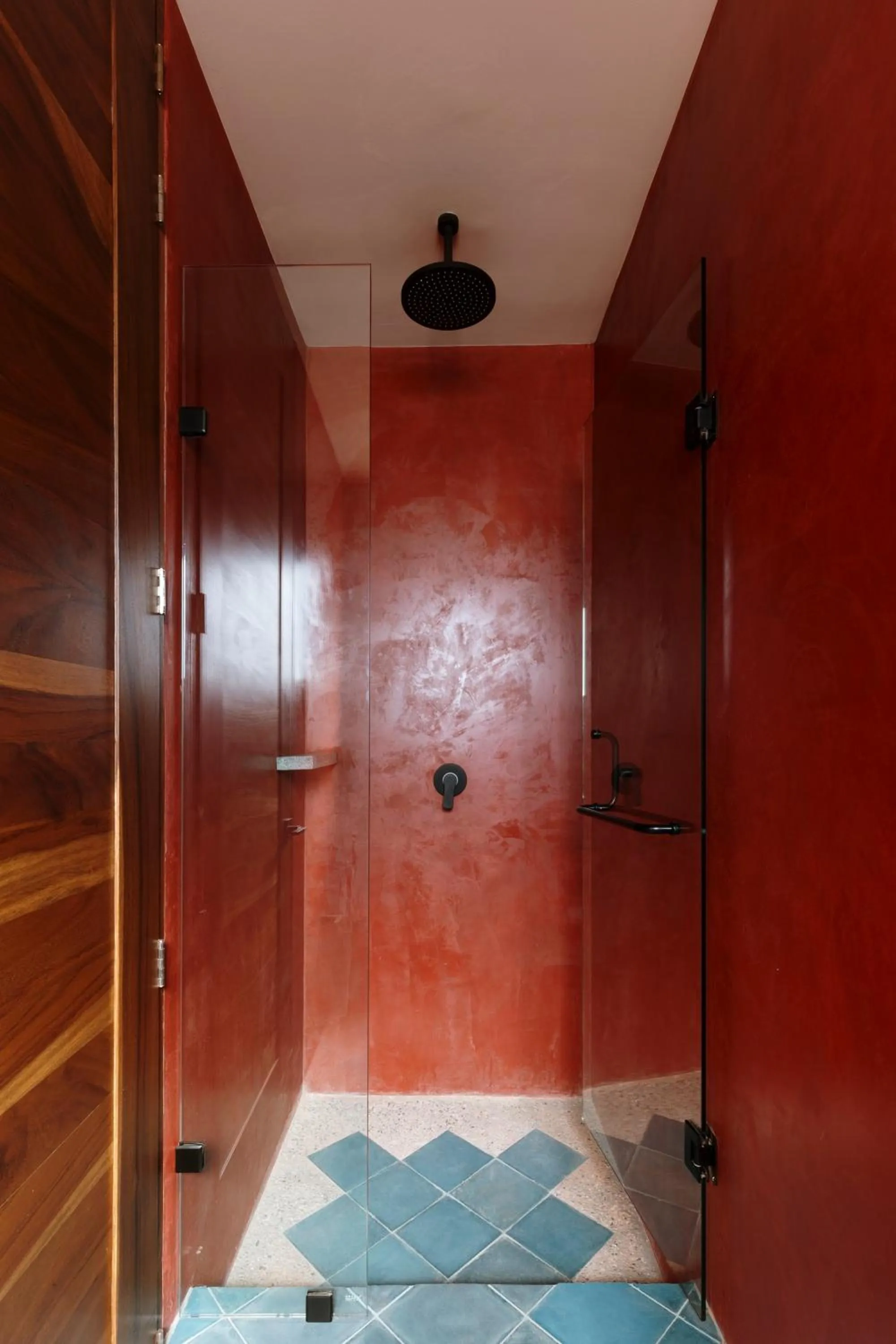 Shower in Macondo Arte Oaxaca