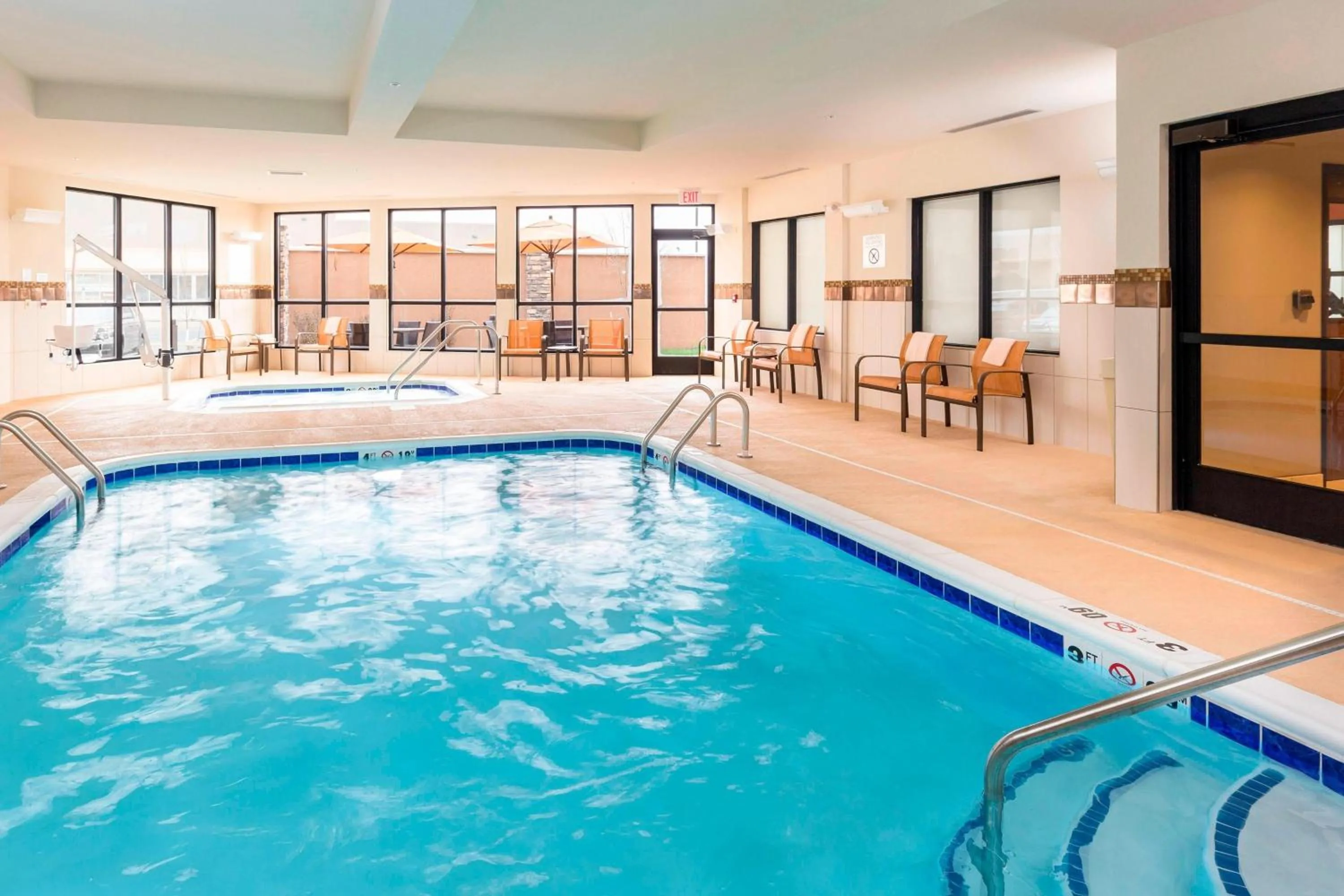 Swimming pool in Courtyard by Marriott Bismarck North
