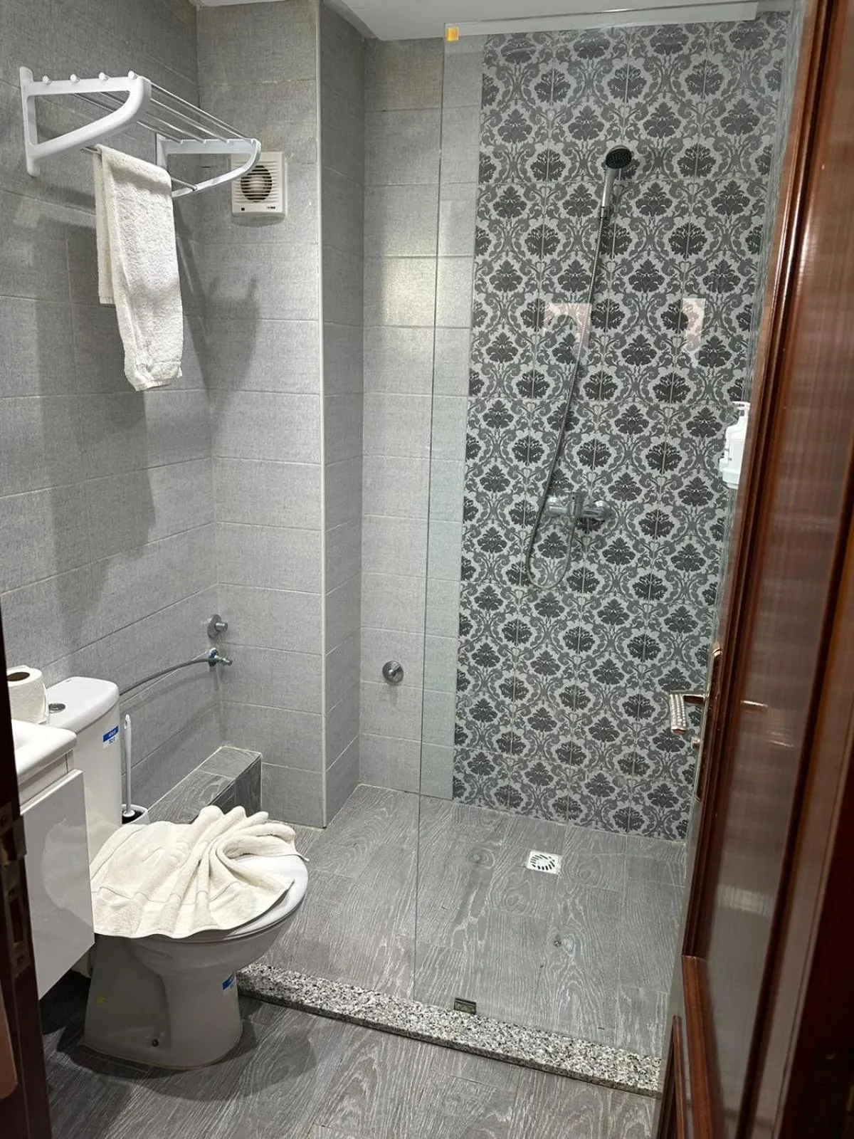 Shower in Oceana Mazagan Suites Hotel