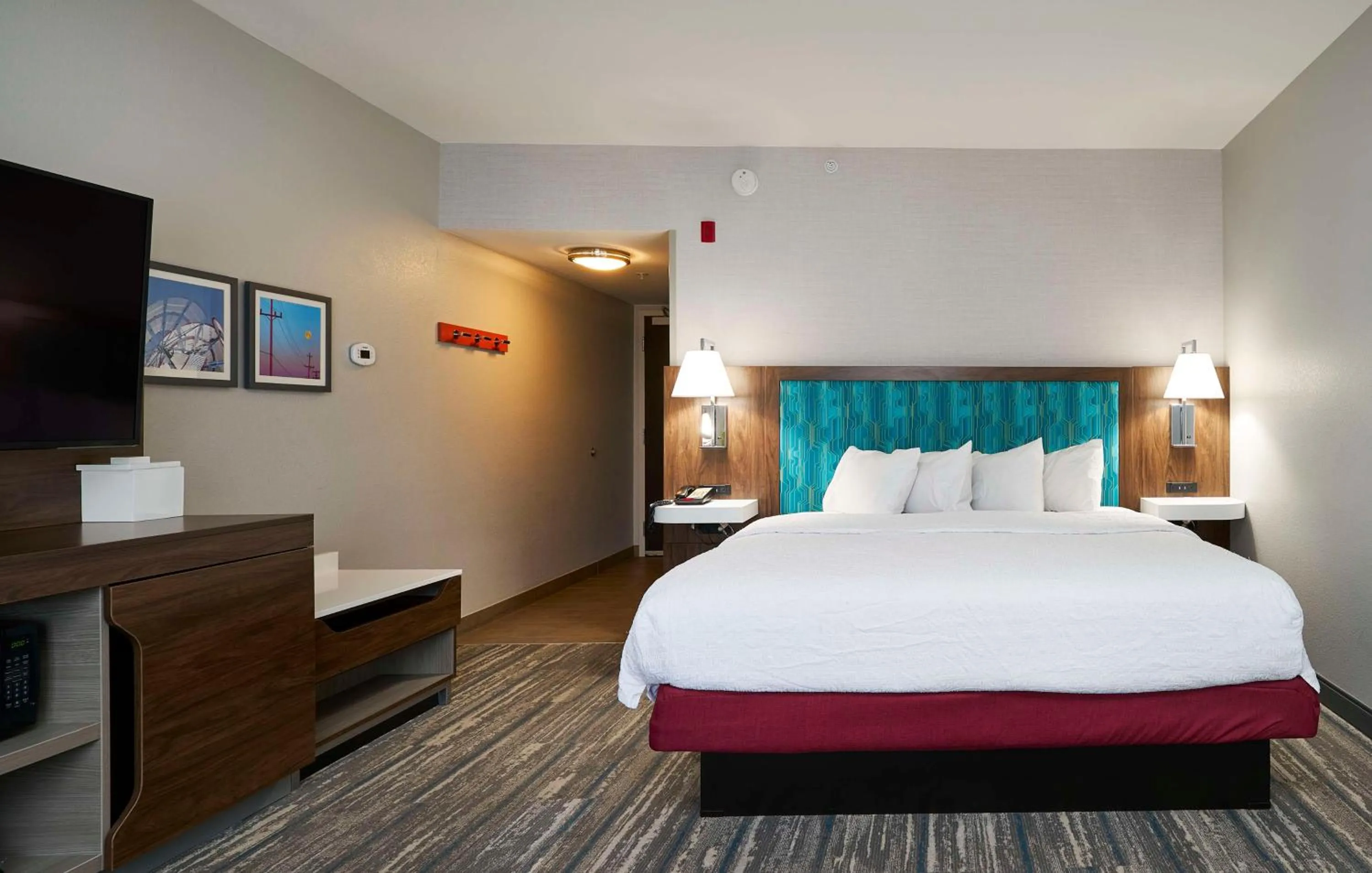 Bed in Hampton Inn & Suites Salinas