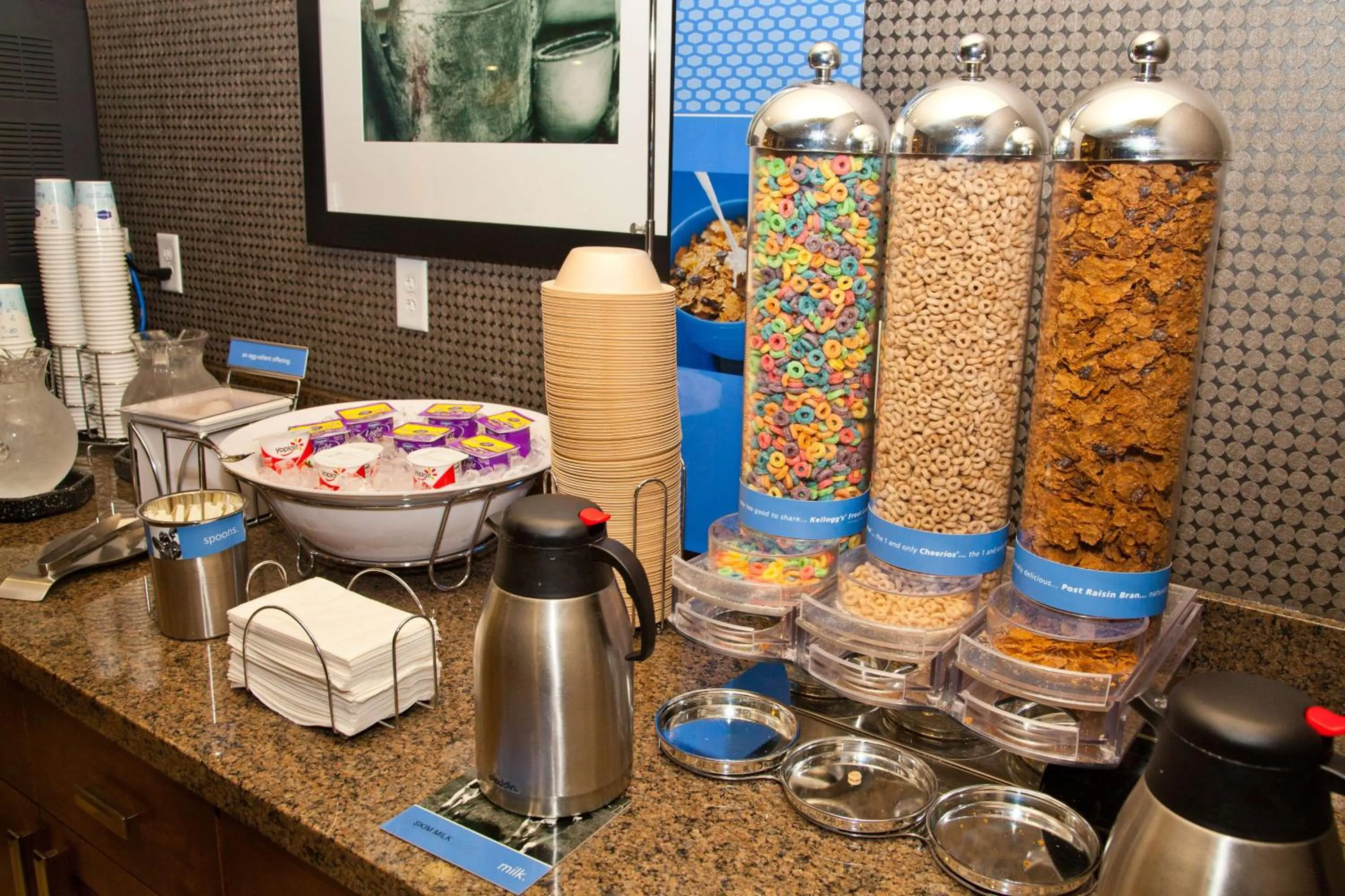 Breakfast in Hampton Inn & Suites Salinas