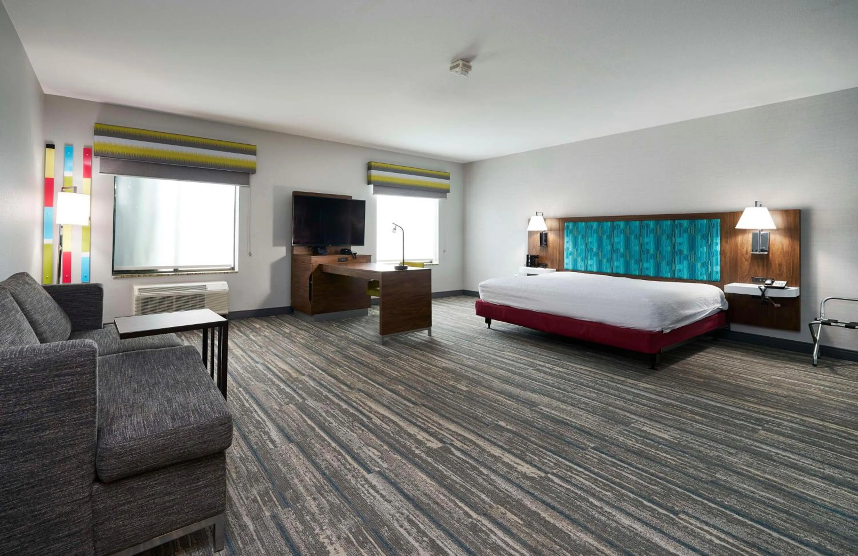 Bed in Hampton Inn & Suites Salinas