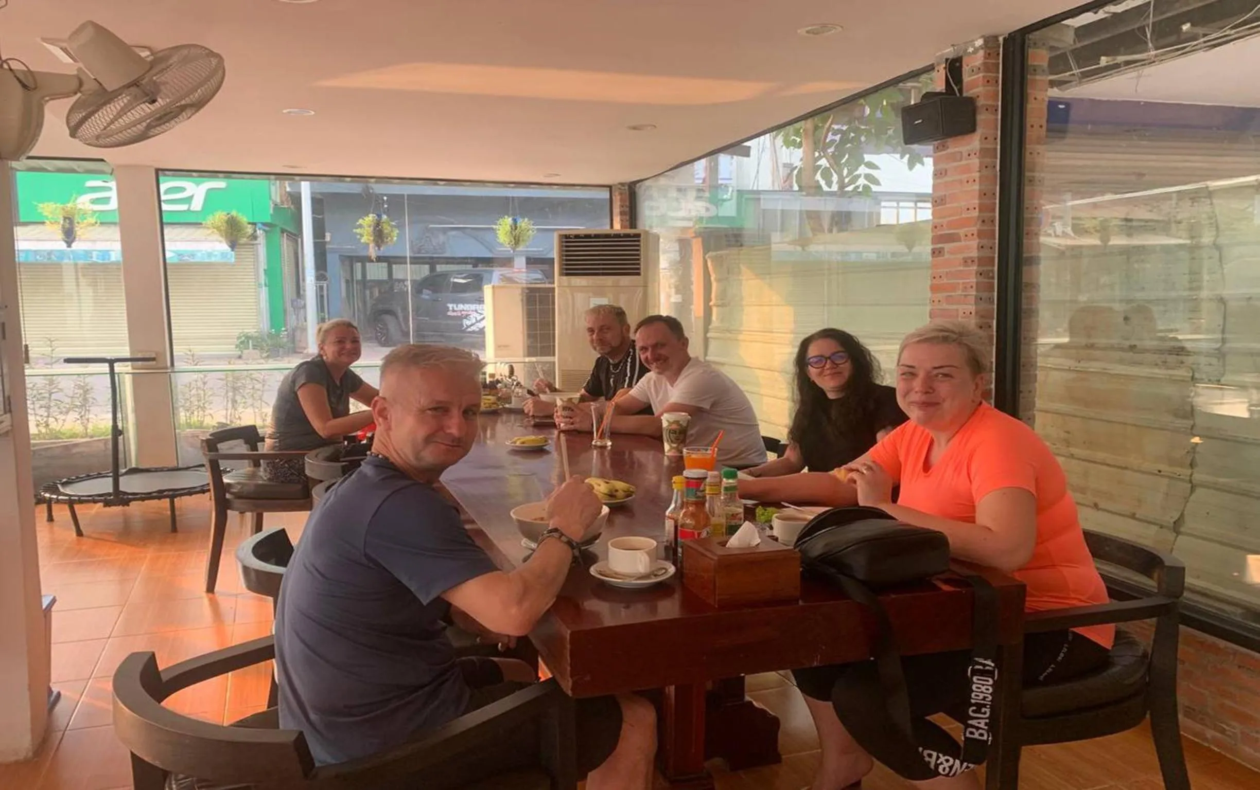 Restaurant/places to eat in Blossoming Romduol Boutique