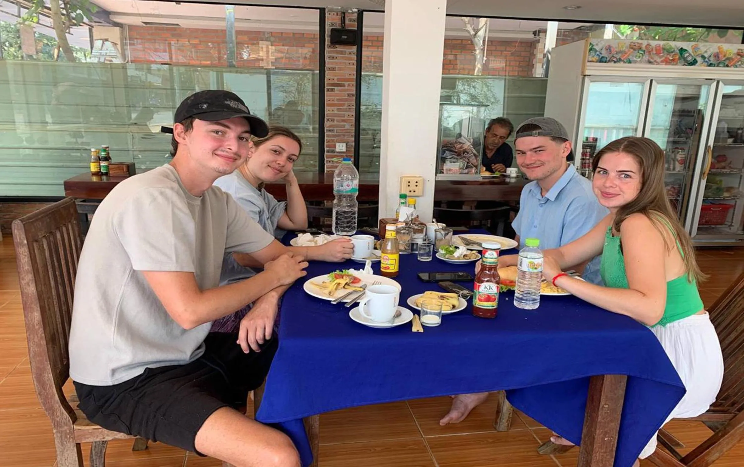 Restaurant/places to eat in Blossoming Romduol Boutique