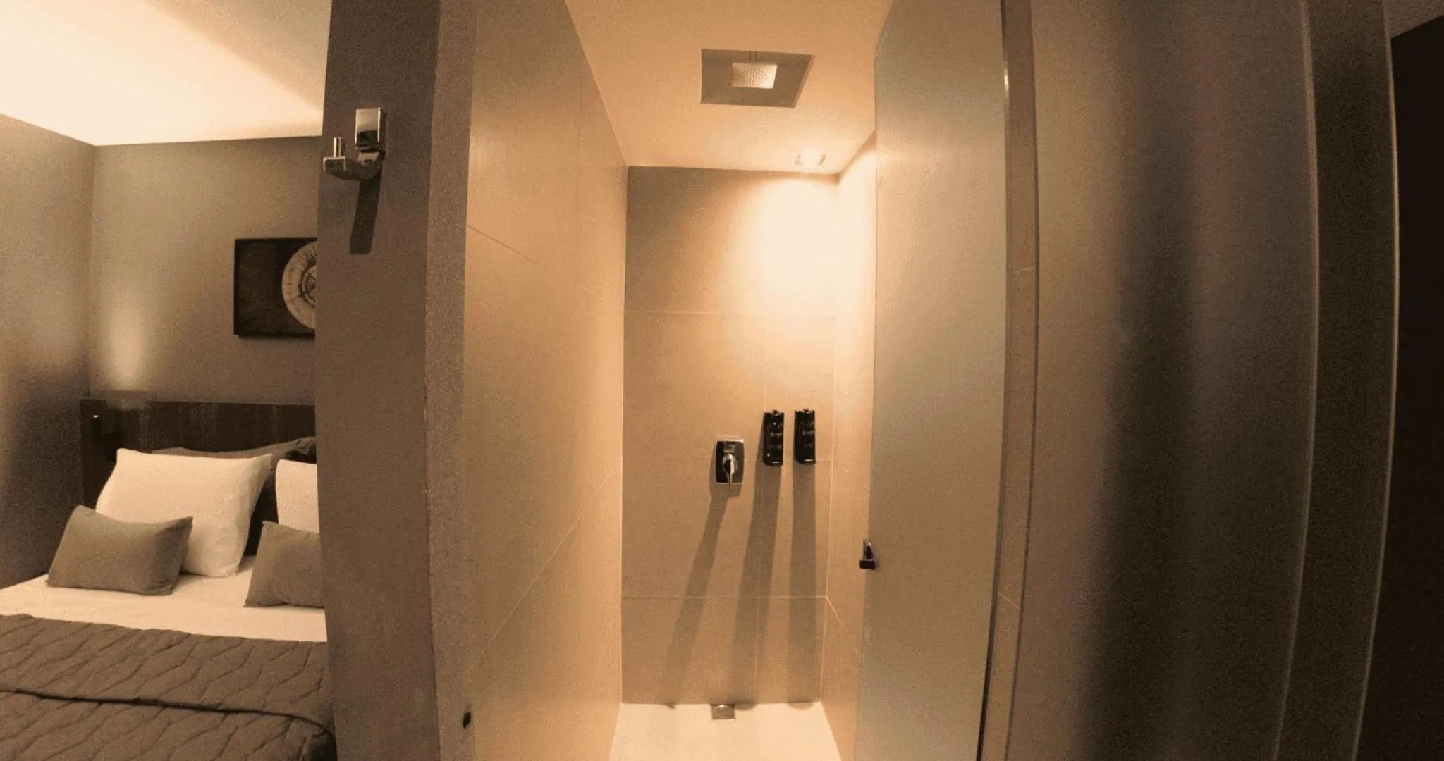 Shower, Bed in Nord One