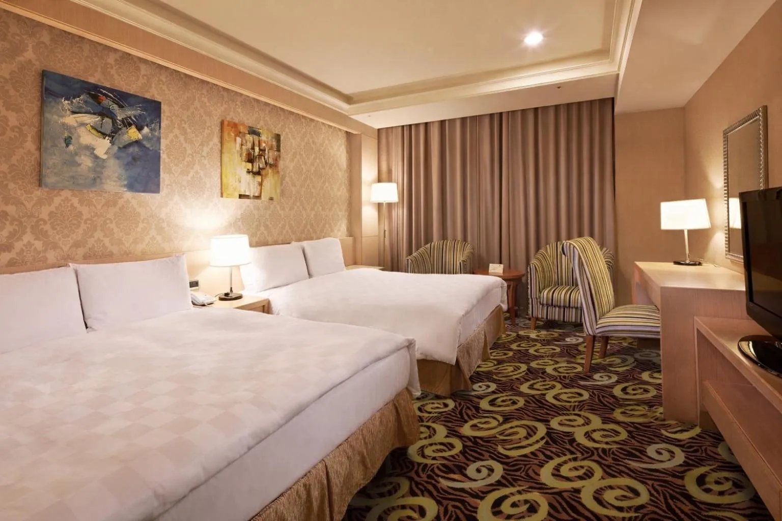 Photo of the whole room, Bed in E-DA Skylark Hotel