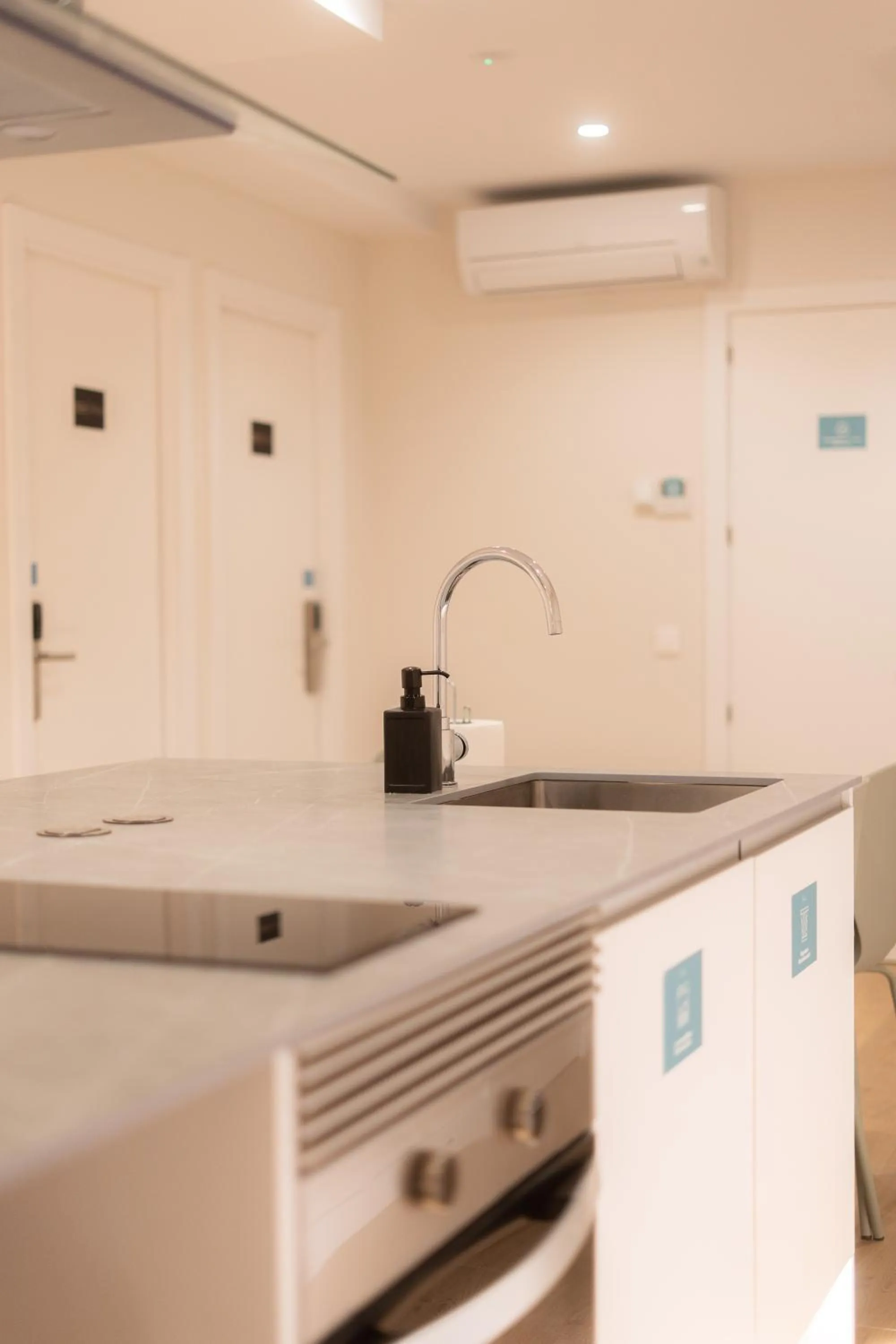 Communal kitchen in I'M Room Suites Nuevos Ministerios - Bernabeu 'Digital Access'