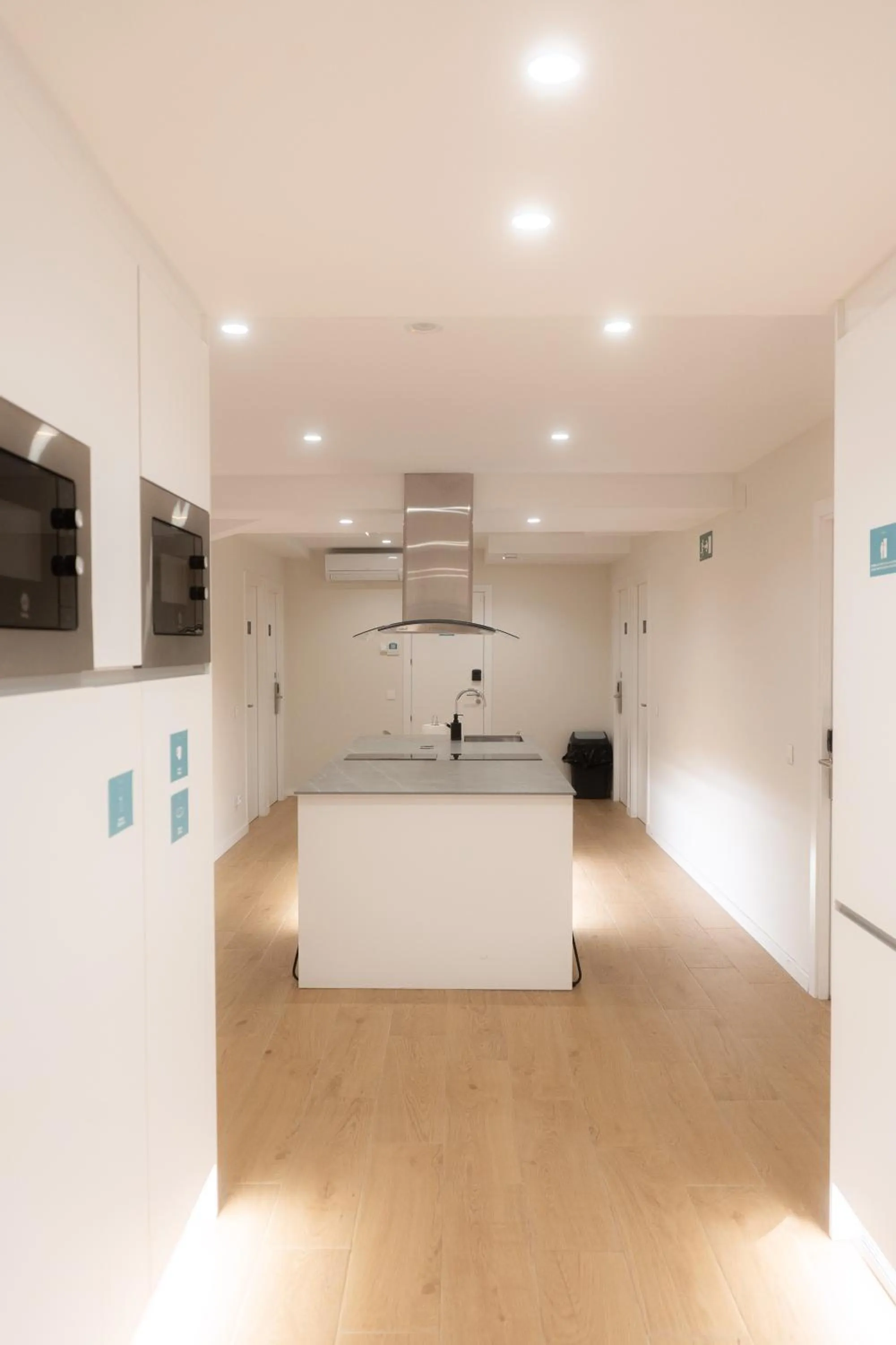 Communal kitchen in I'M Room Suites Nuevos Ministerios - Bernabeu 'Digital Access'
