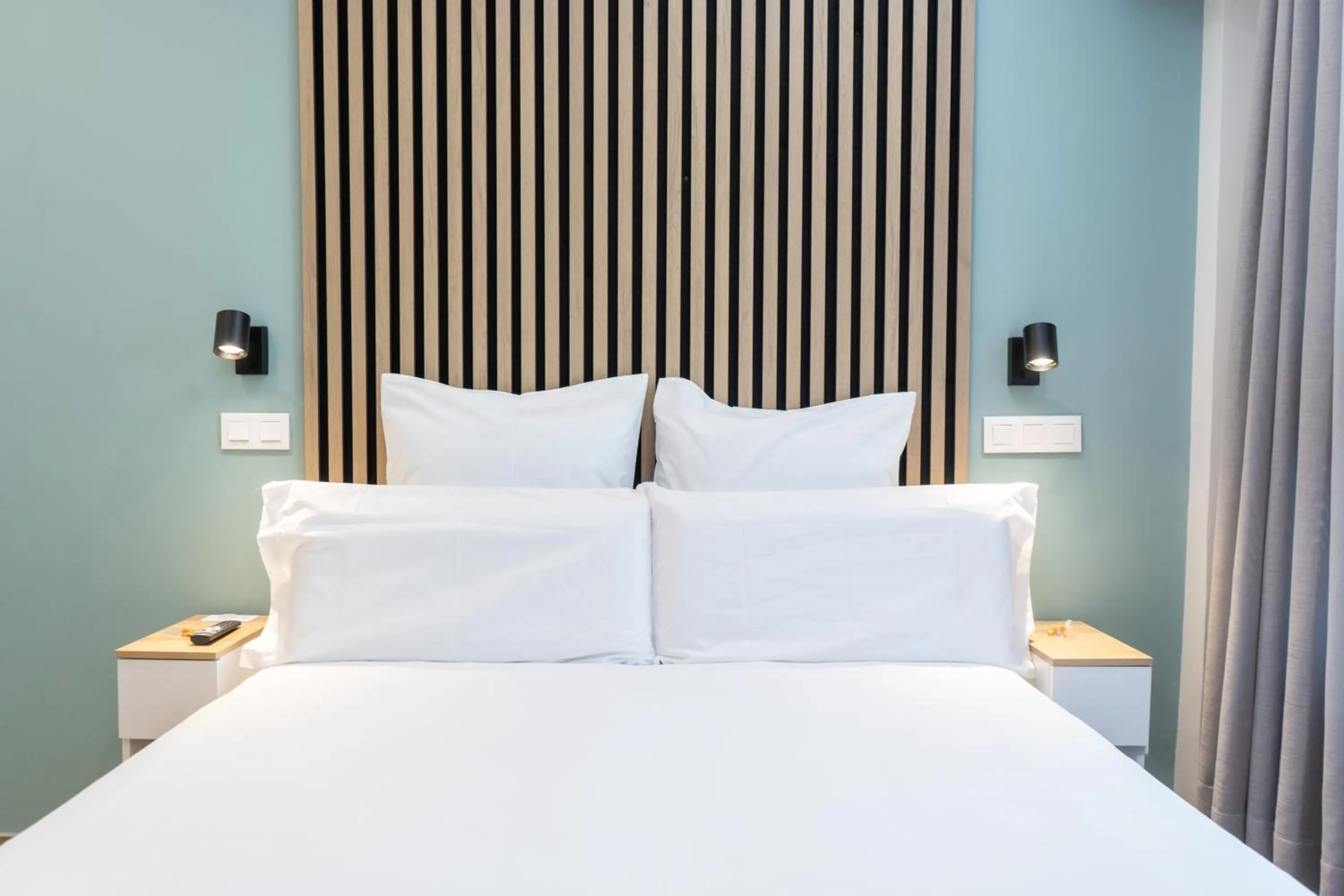 Bed in I'M Room Suites Nuevos Ministerios - Bernabeu 'Digital Access'