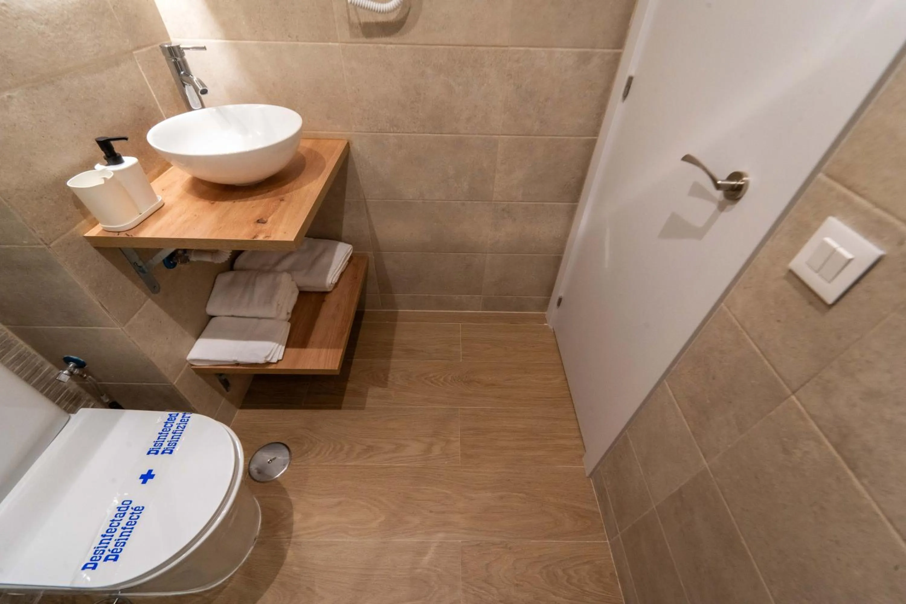 Bathroom in I'M Room Suites Nuevos Ministerios - Bernabeu 'Digital Access'