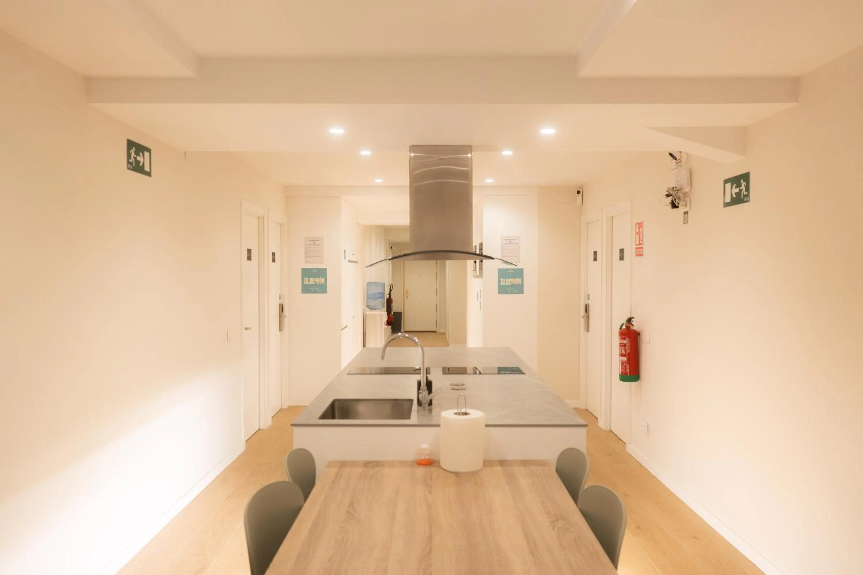 Communal kitchen in I'M Room Suites Nuevos Ministerios - Bernabeu 'Digital Access'