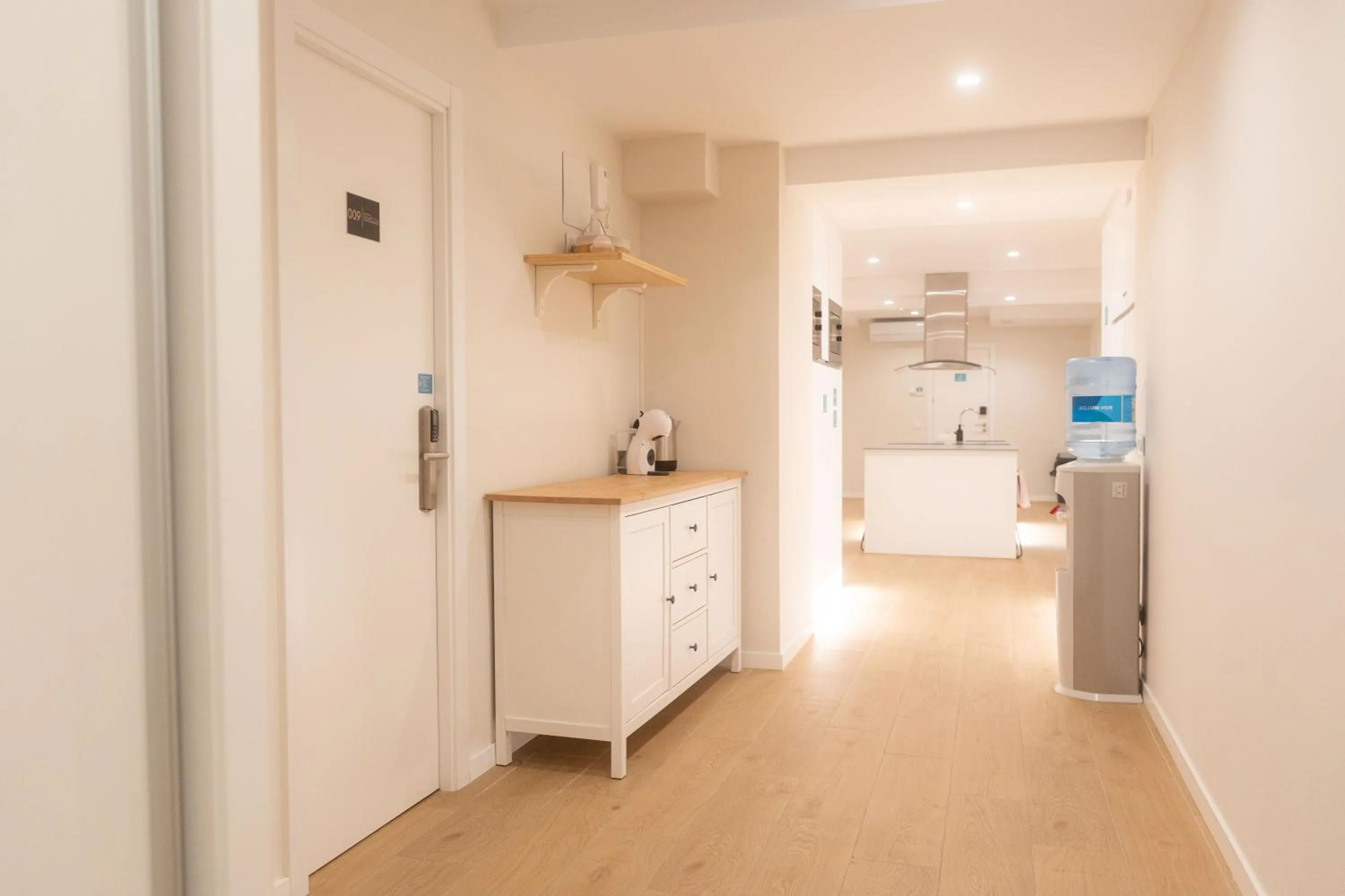 Communal kitchen in I'M Room Suites Nuevos Ministerios - Bernabeu 'Digital Access'