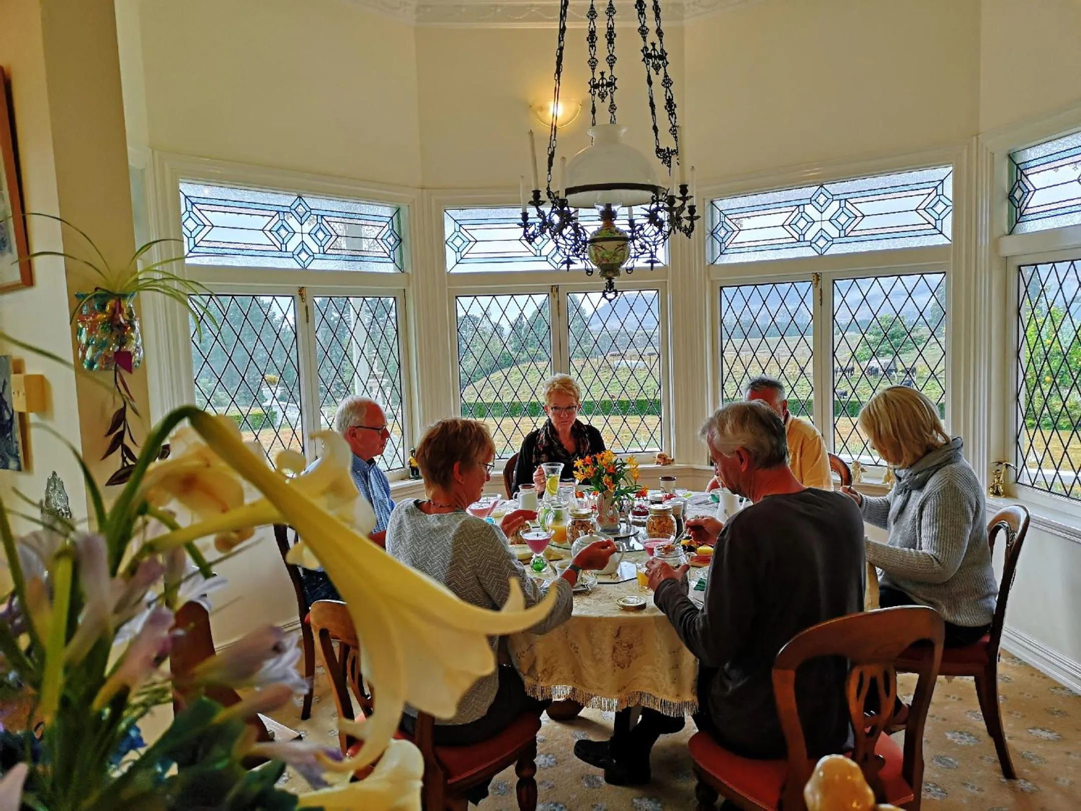 Restaurant/places to eat in Country Villa Estate