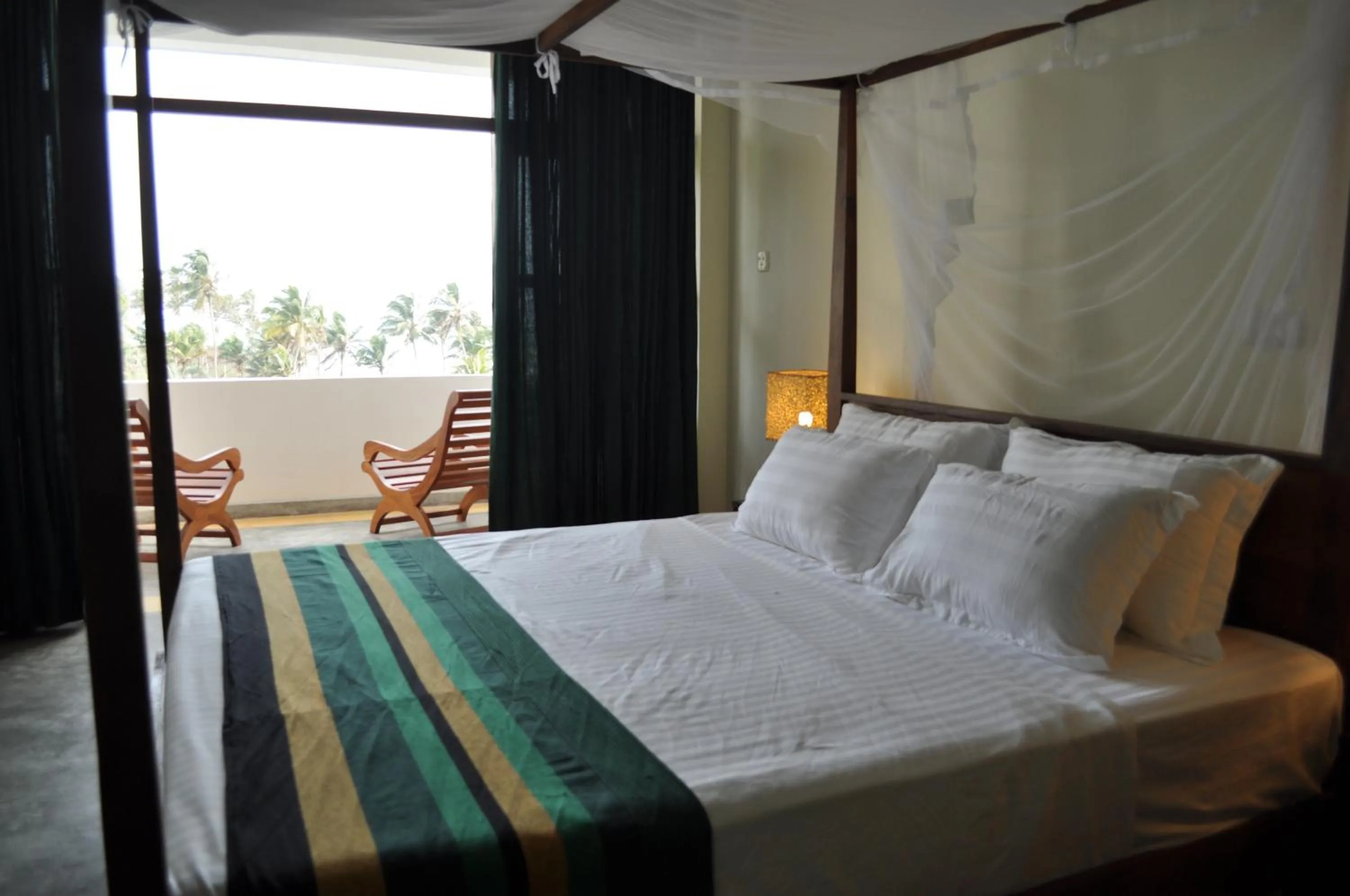 Bathroom, Bed in Esprit d'Ici Hotel