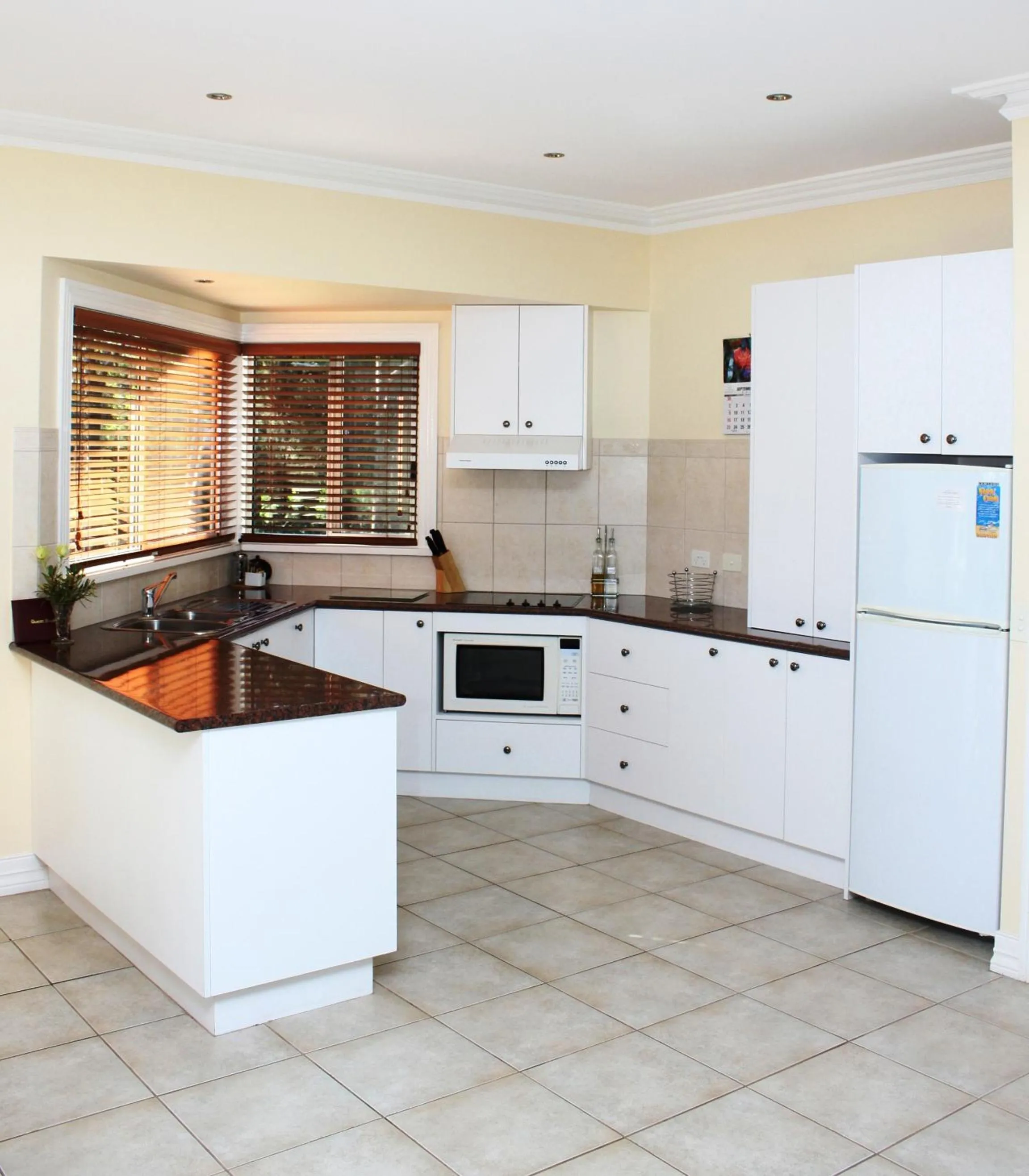 Kitchen or kitchenette in Waverley House Cottages