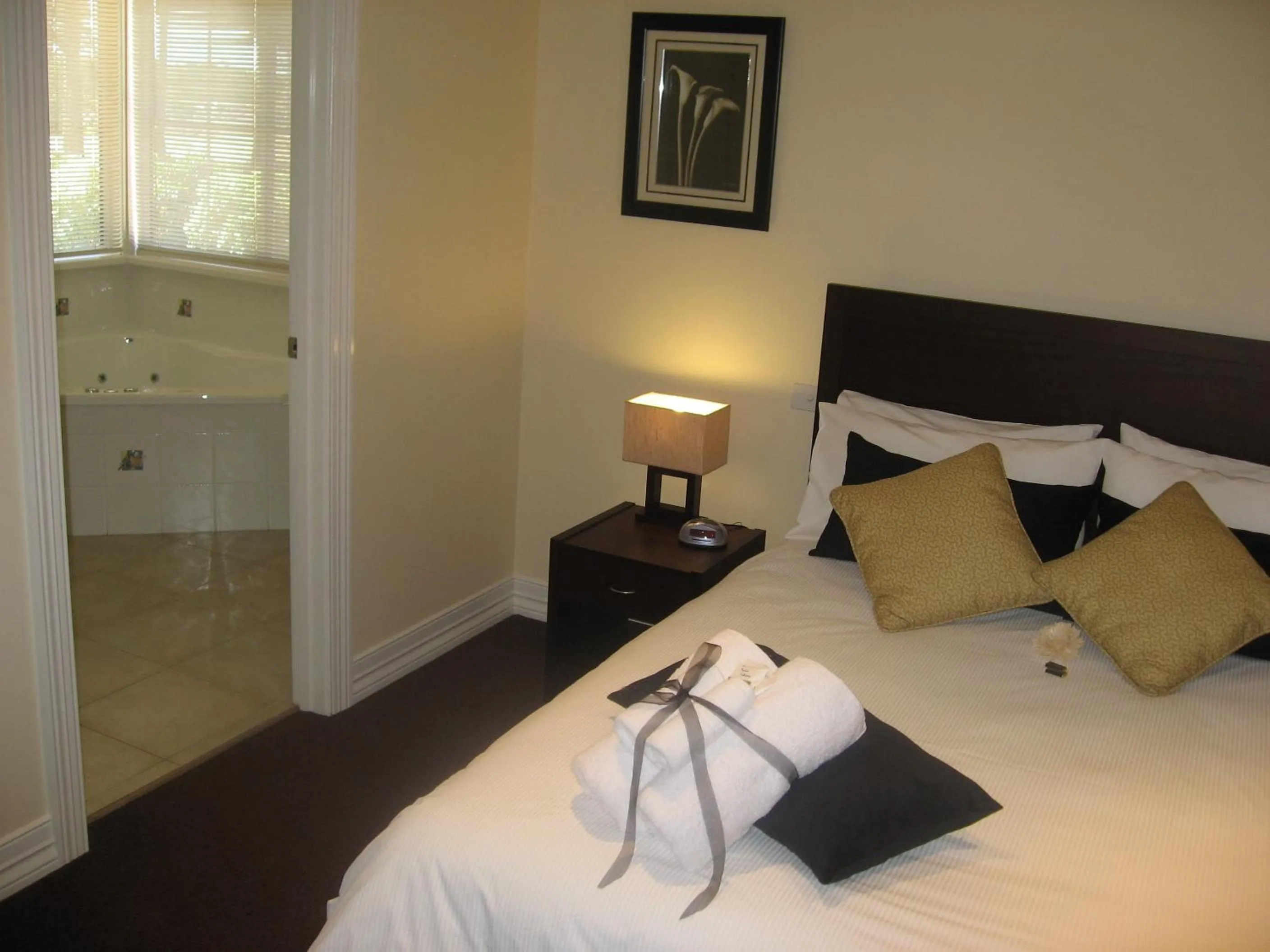 Bed in Waverley House Cottages