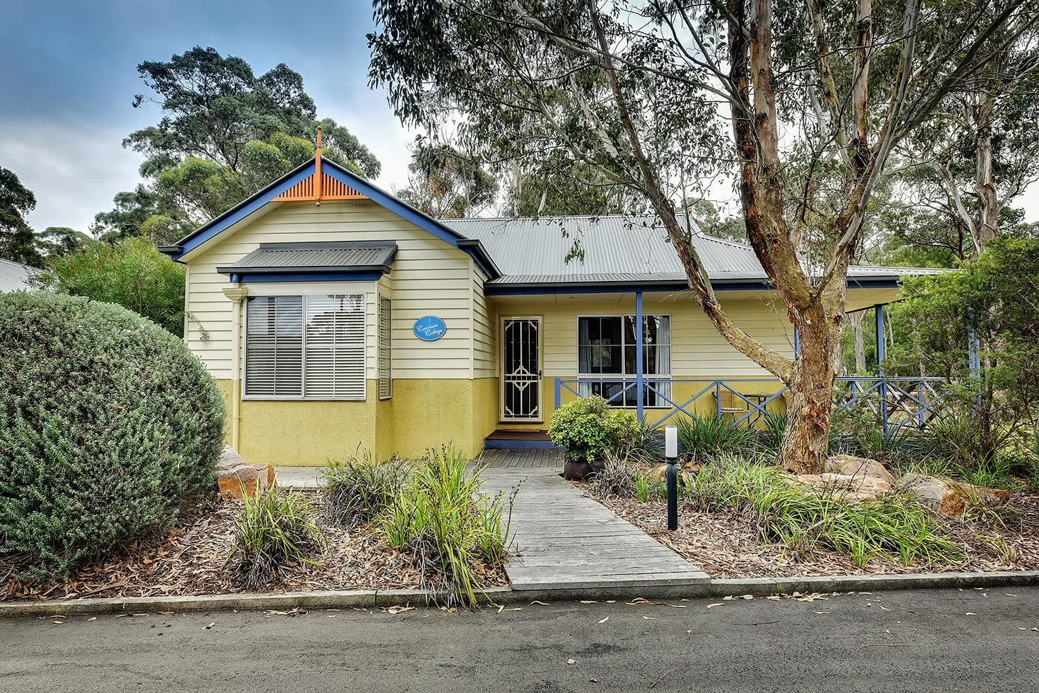 Facade/entrance in Waverley House Cottages