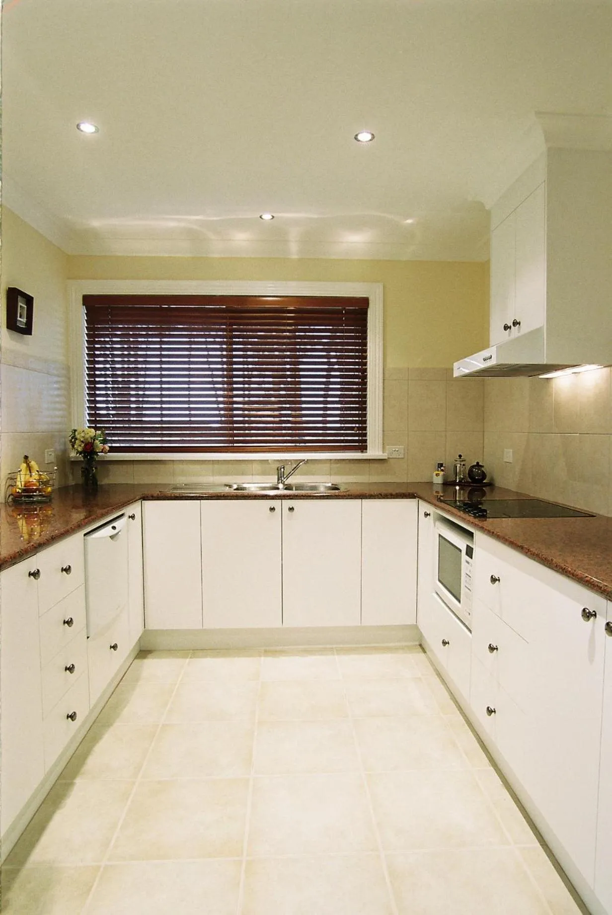 Kitchen or kitchenette in Waverley House Cottages
