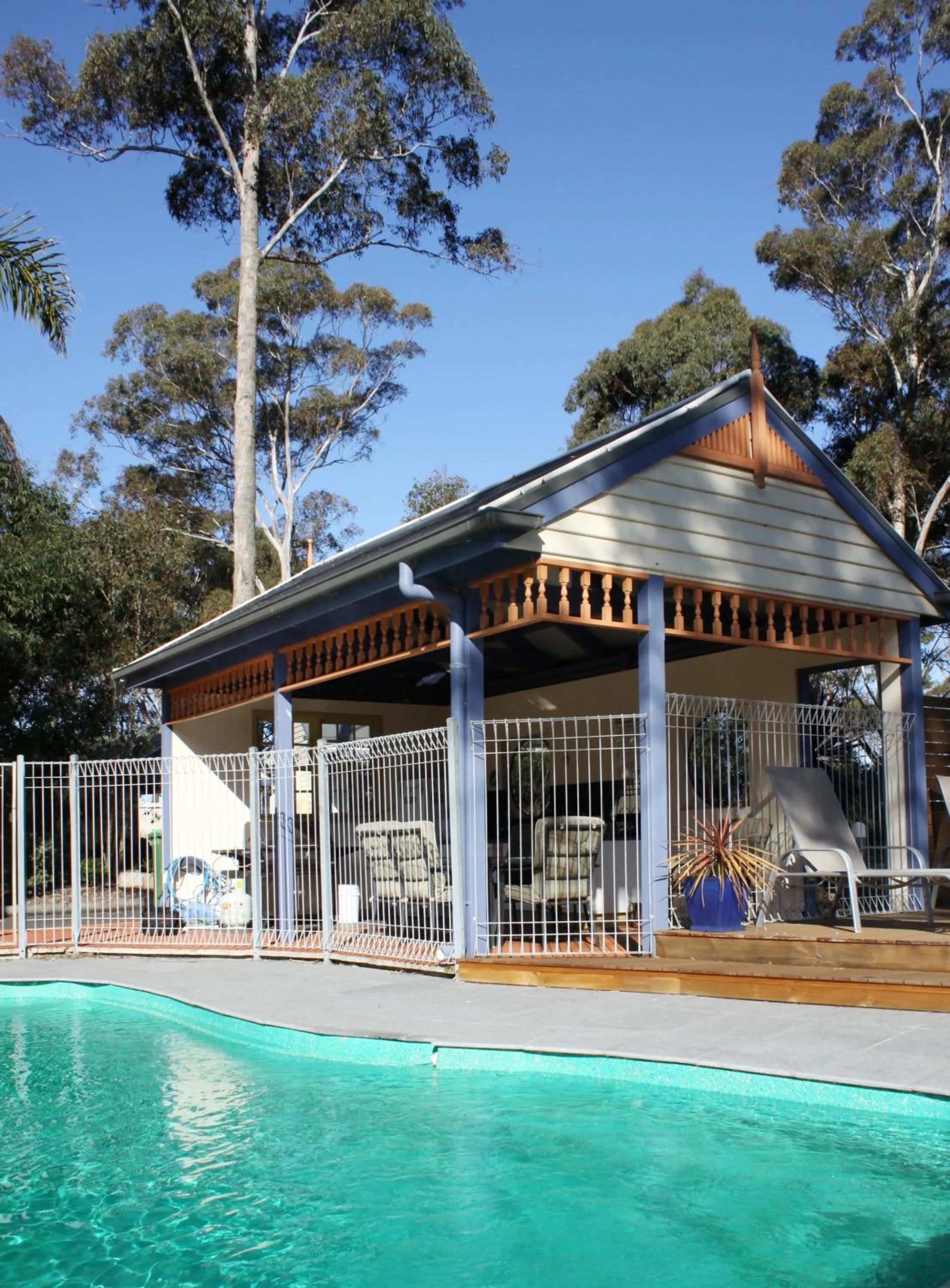 Swimming pool in Waverley House Cottages