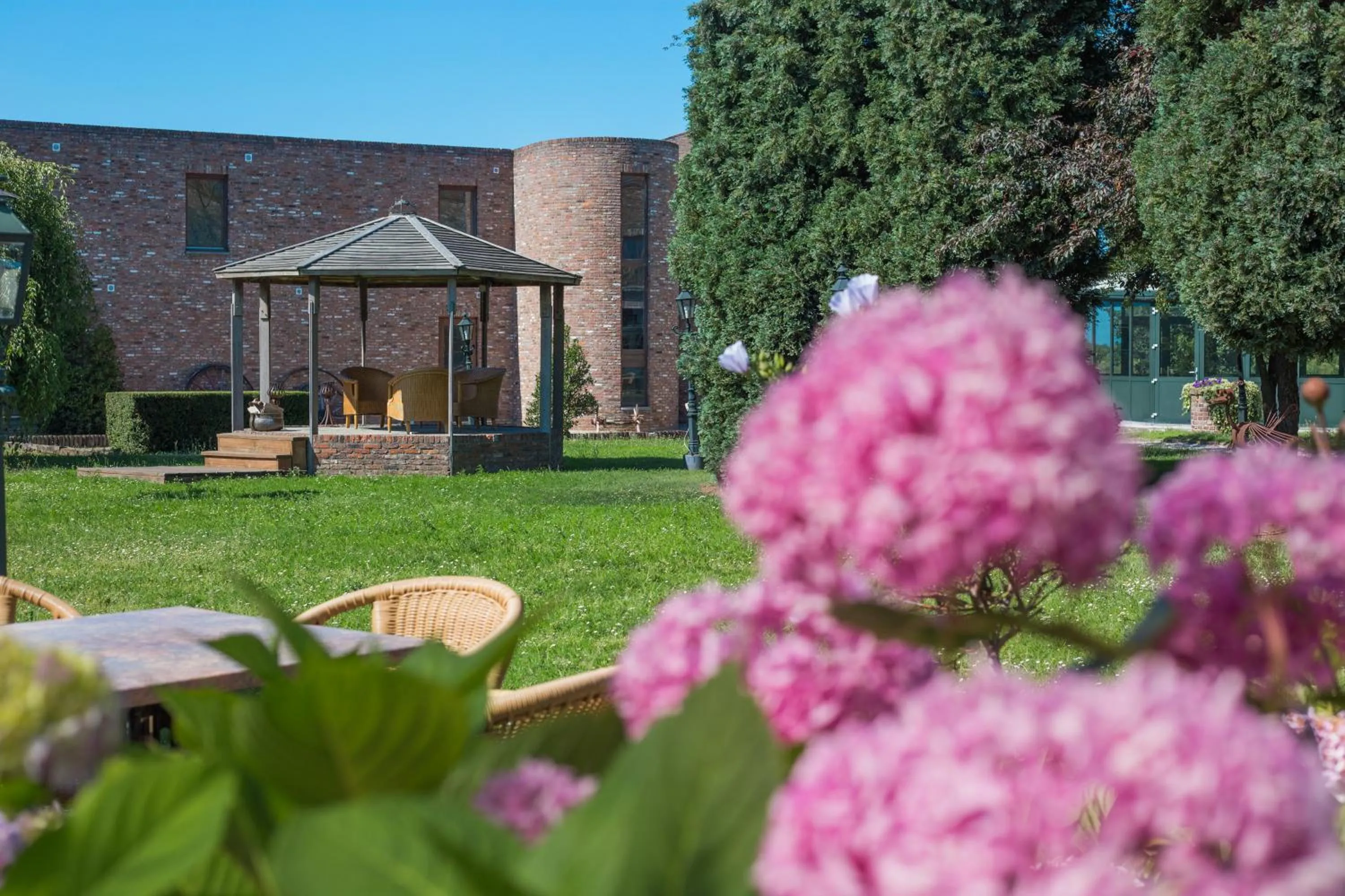 Patio in Hotel Restaurant De Roosterhoeve