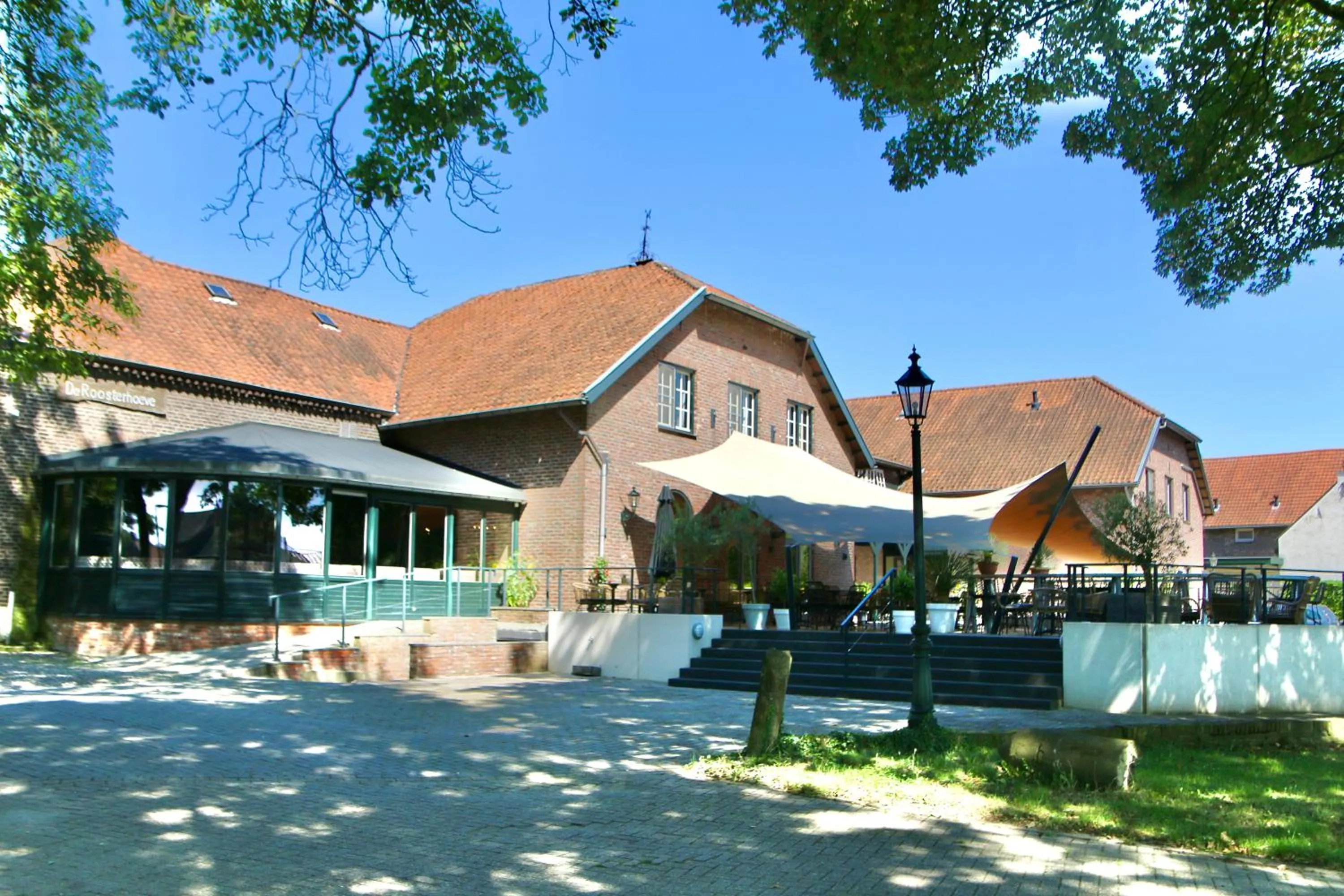 Property building in Hotel Restaurant De Roosterhoeve