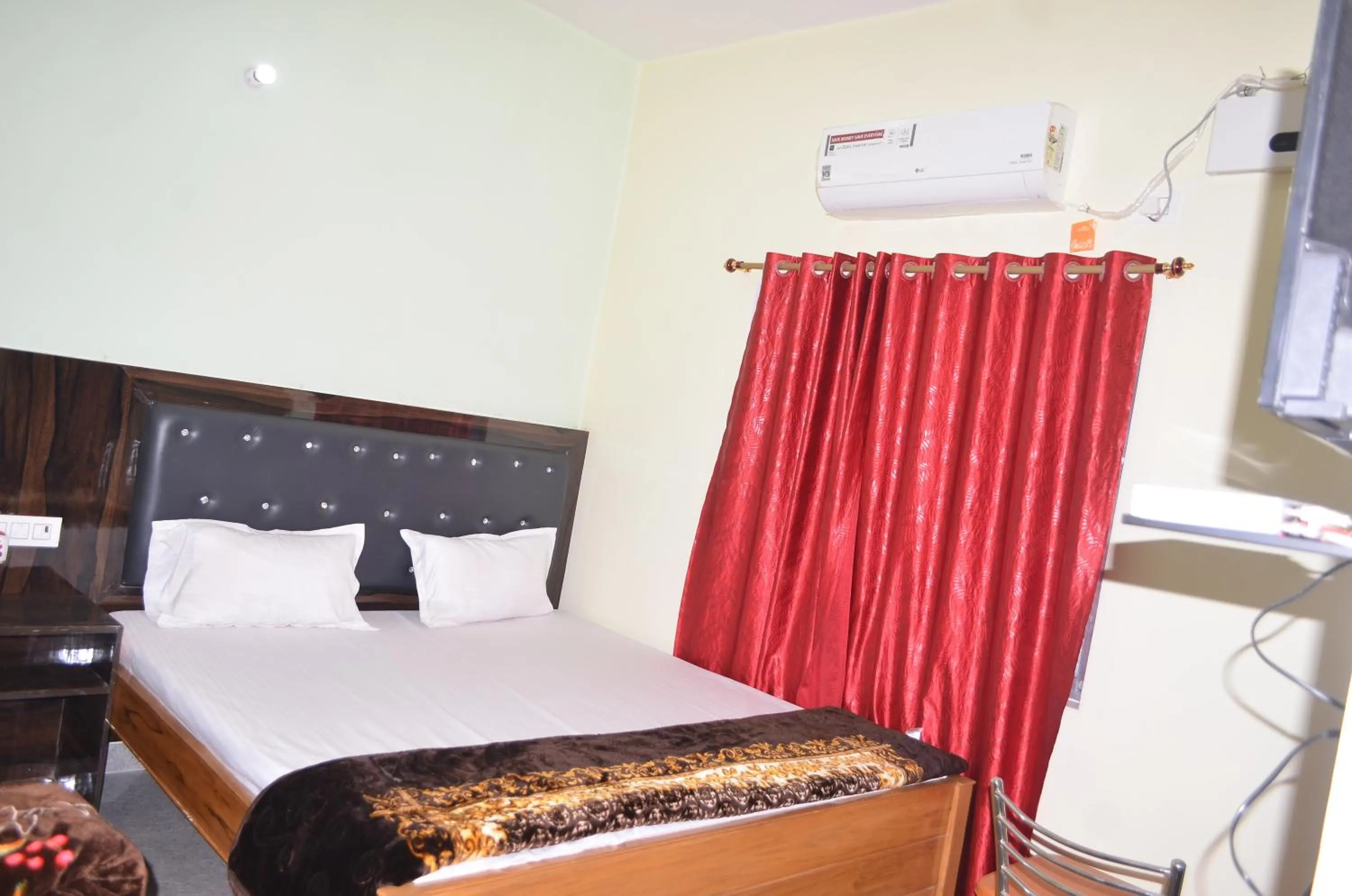 Hotel AV Priya
