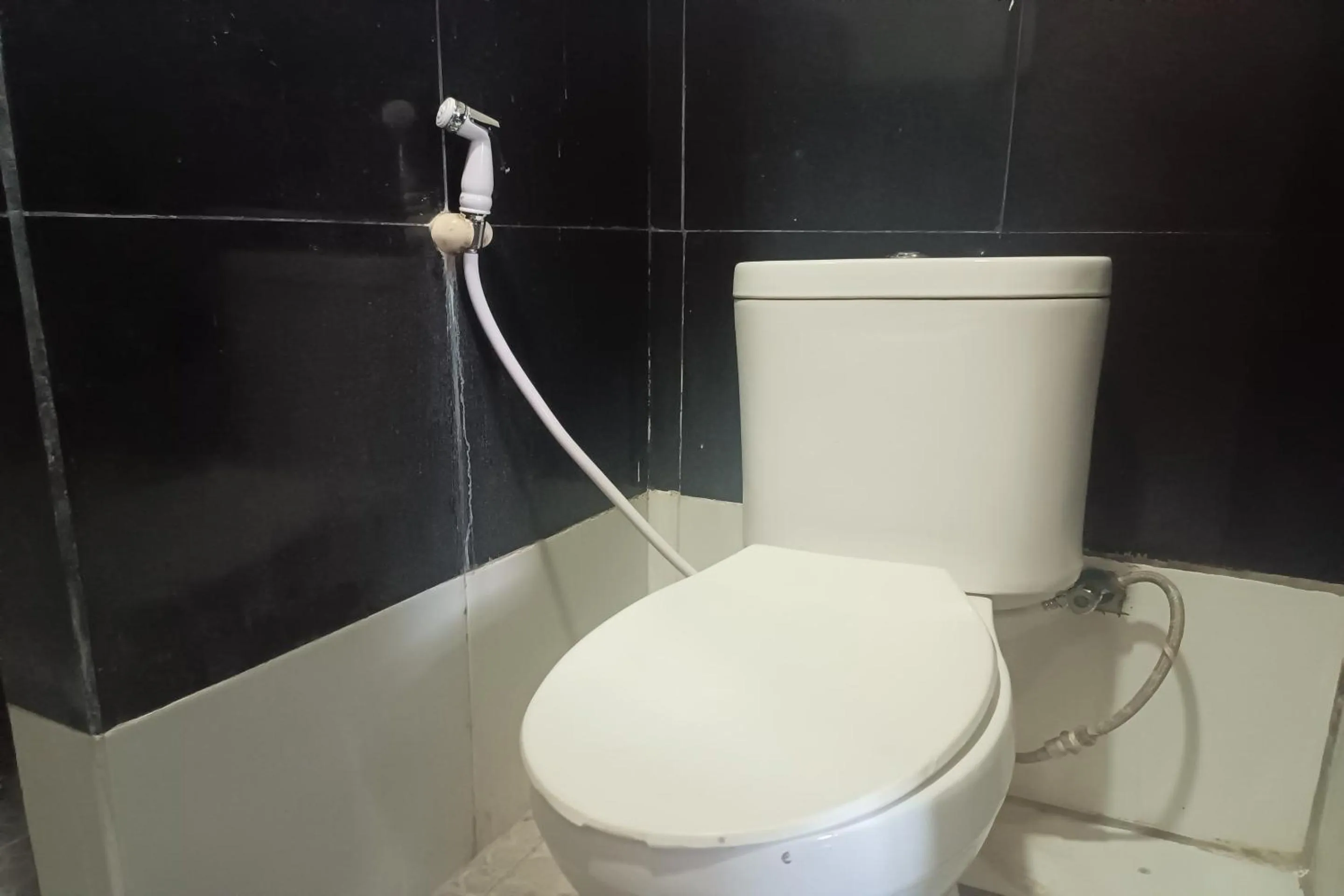 Bathroom in OYO 93485 Hotel Kenzie Sentani